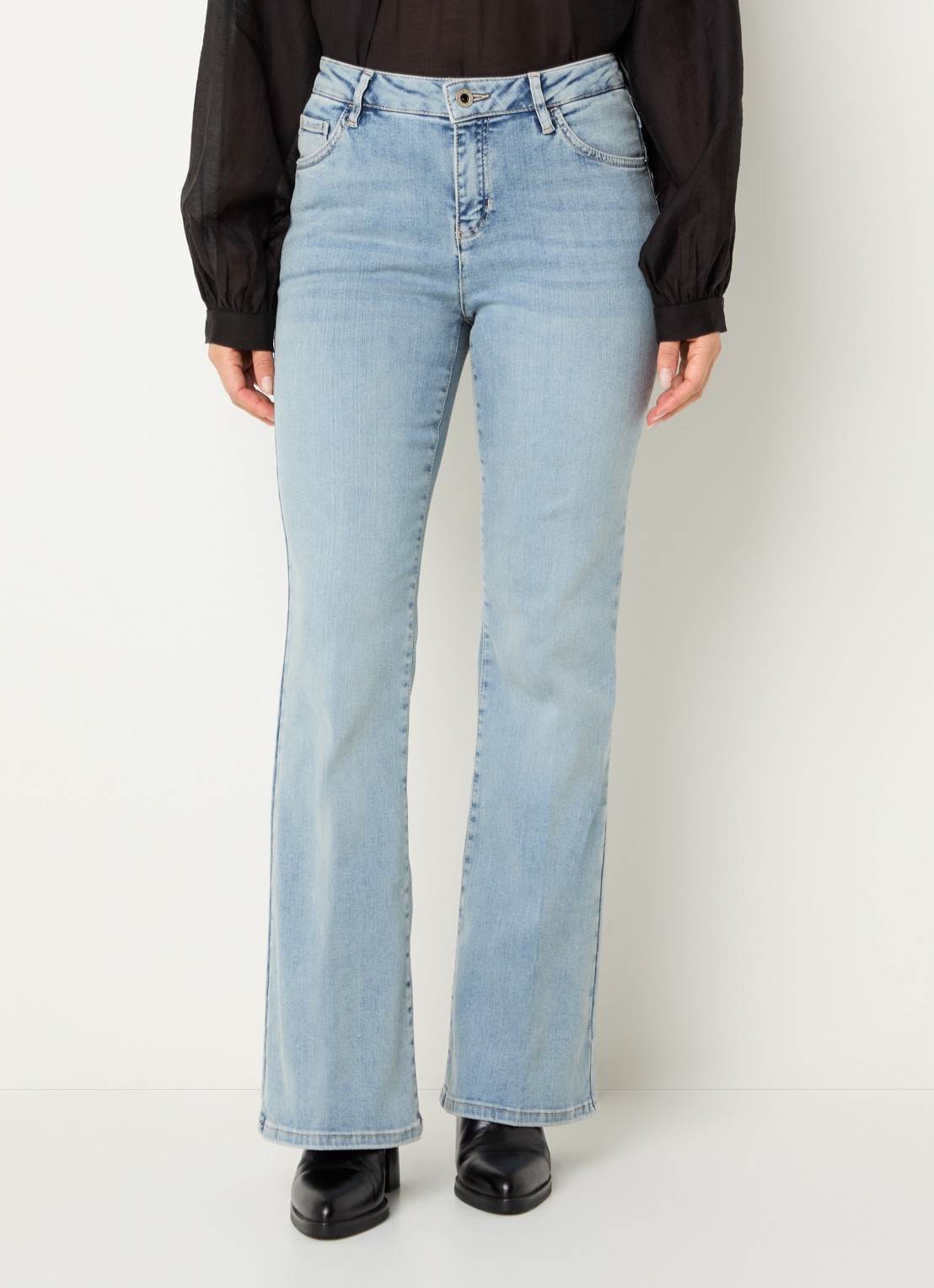 Rosner Studio Rosner mid waist flared jeans met lichte wassing - detail lichtblauw