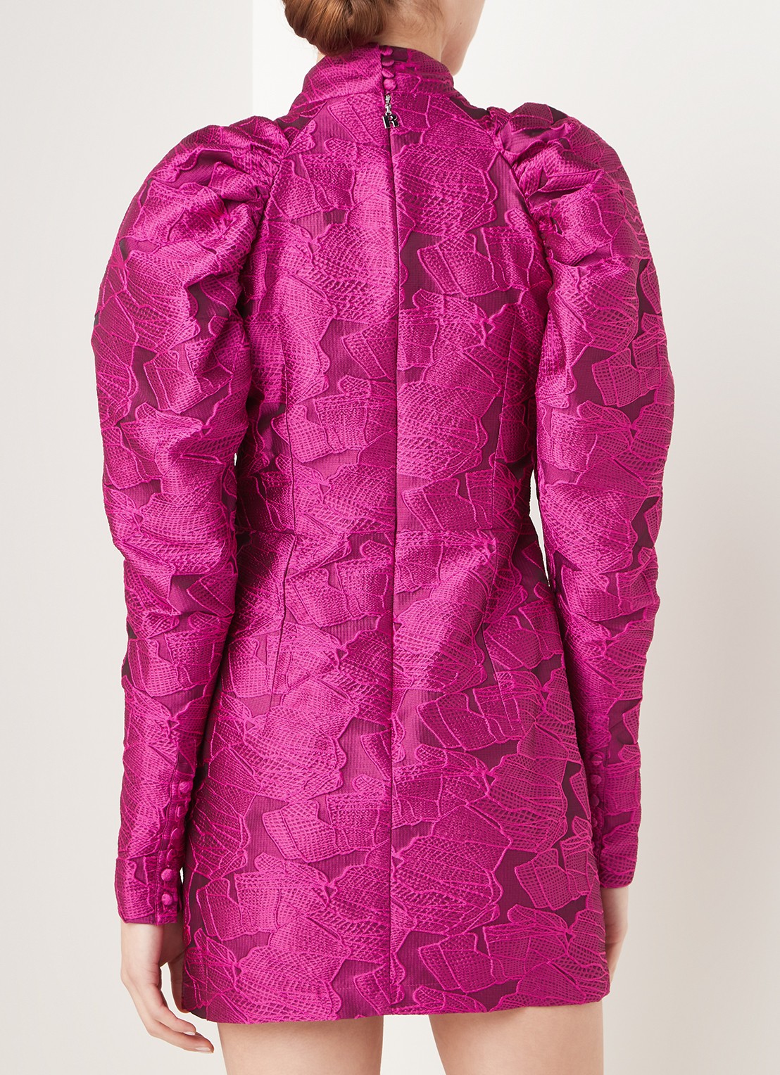 ROTATE Birger mini jurk met structuur en cut-out detail - achterkant fuchsia