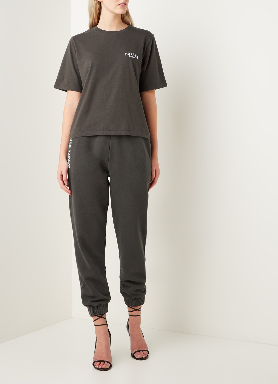 ROTATE Mimi tapered fit joggingbroek van biologisch katoen - voorkant 3 antraciet