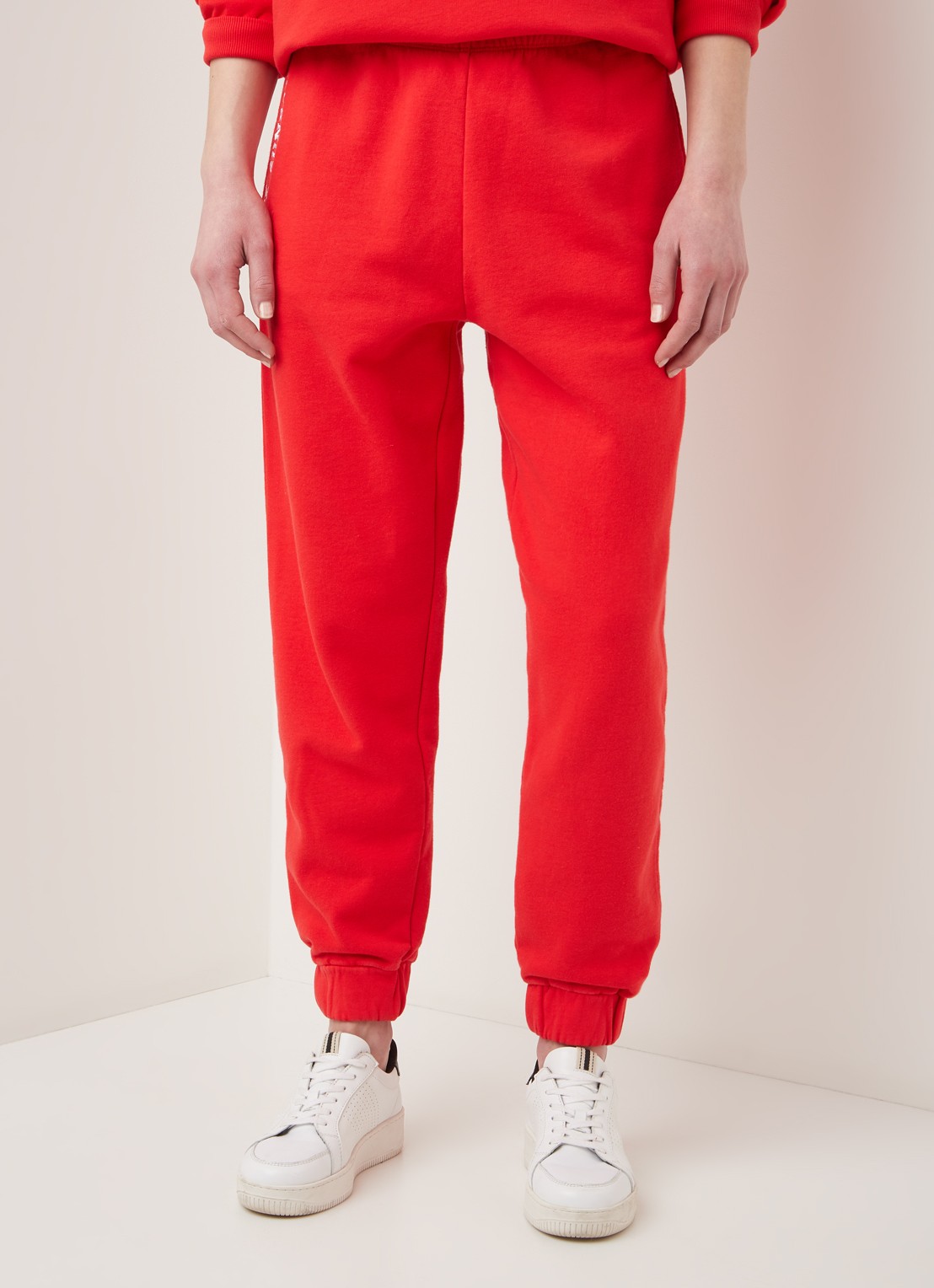 ROTATE Mimi tapered fit joggingbroek van biologisch katoen - detail 2 rood