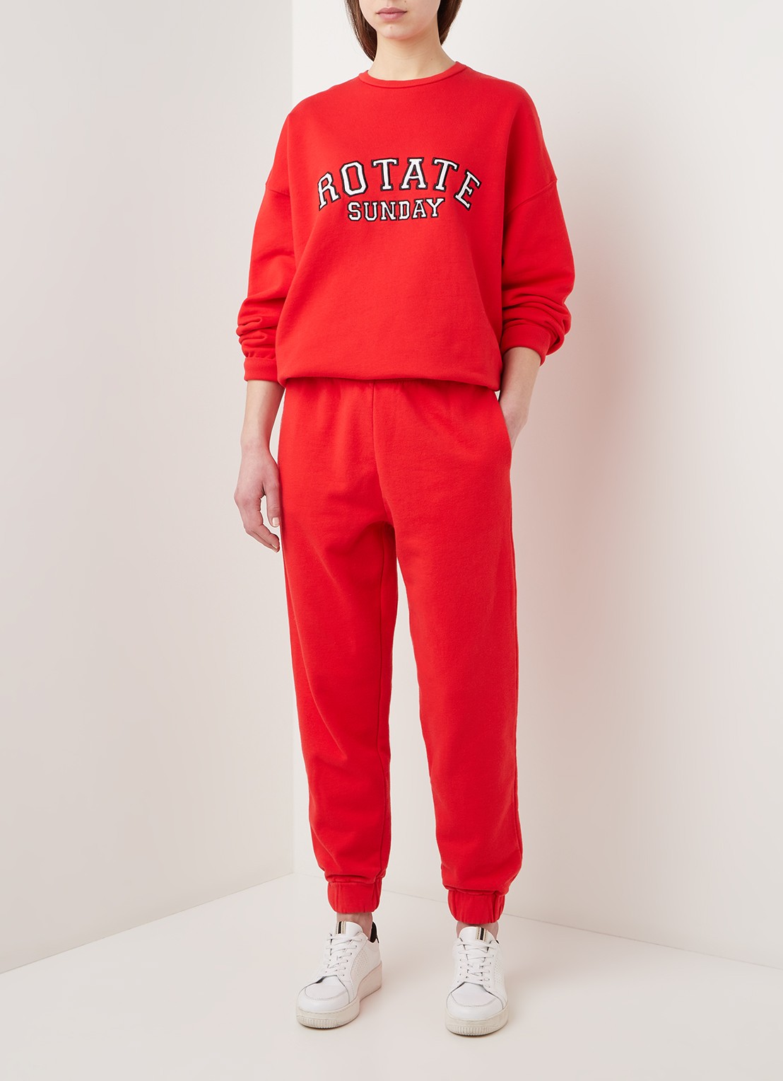 ROTATE Mimi tapered fit joggingbroek van biologisch katoen - voorkant 4 rood