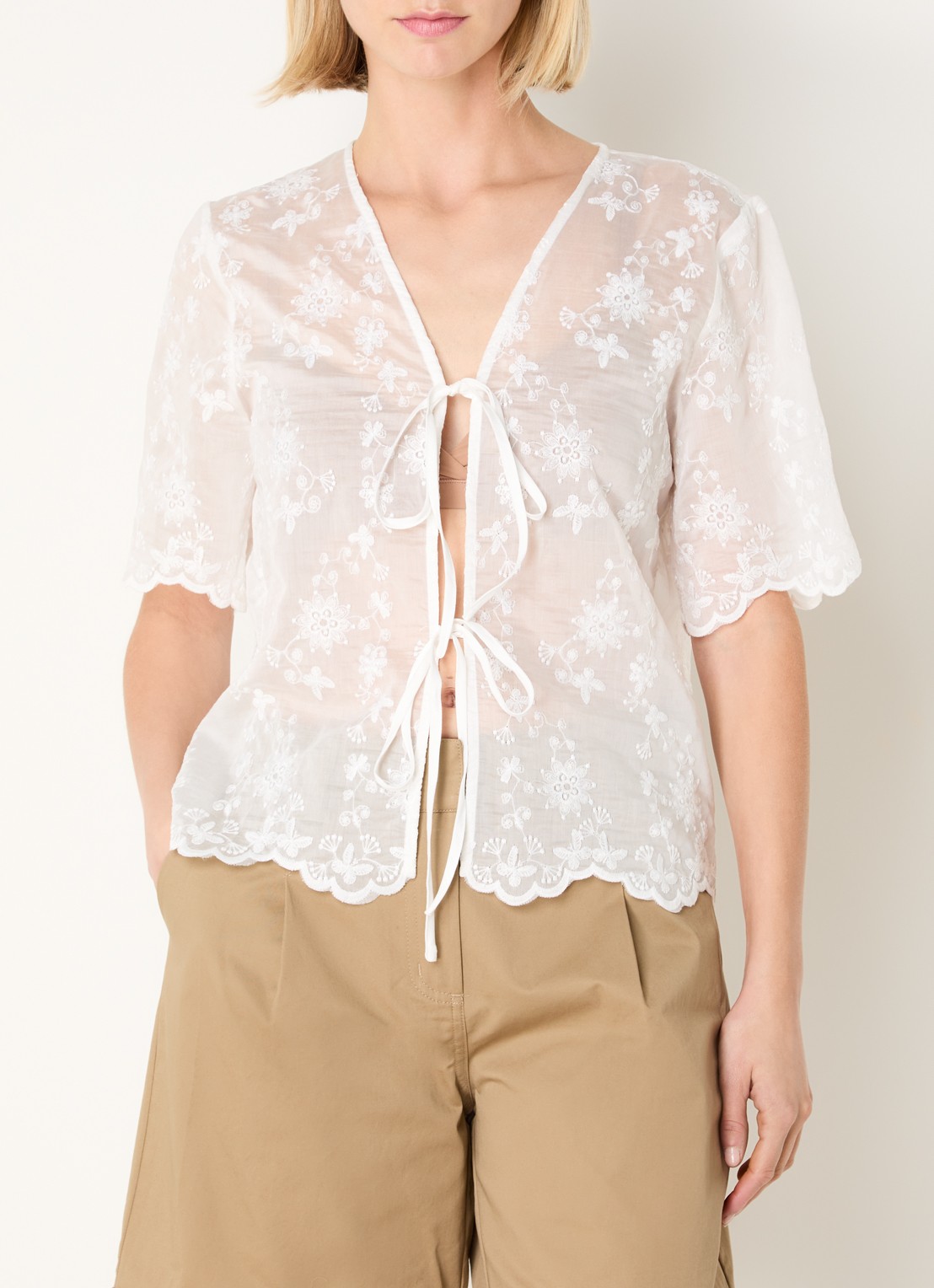 ROUGE EDIT Kaia semi-transparante top met borduring - detail 2 gebroken wit