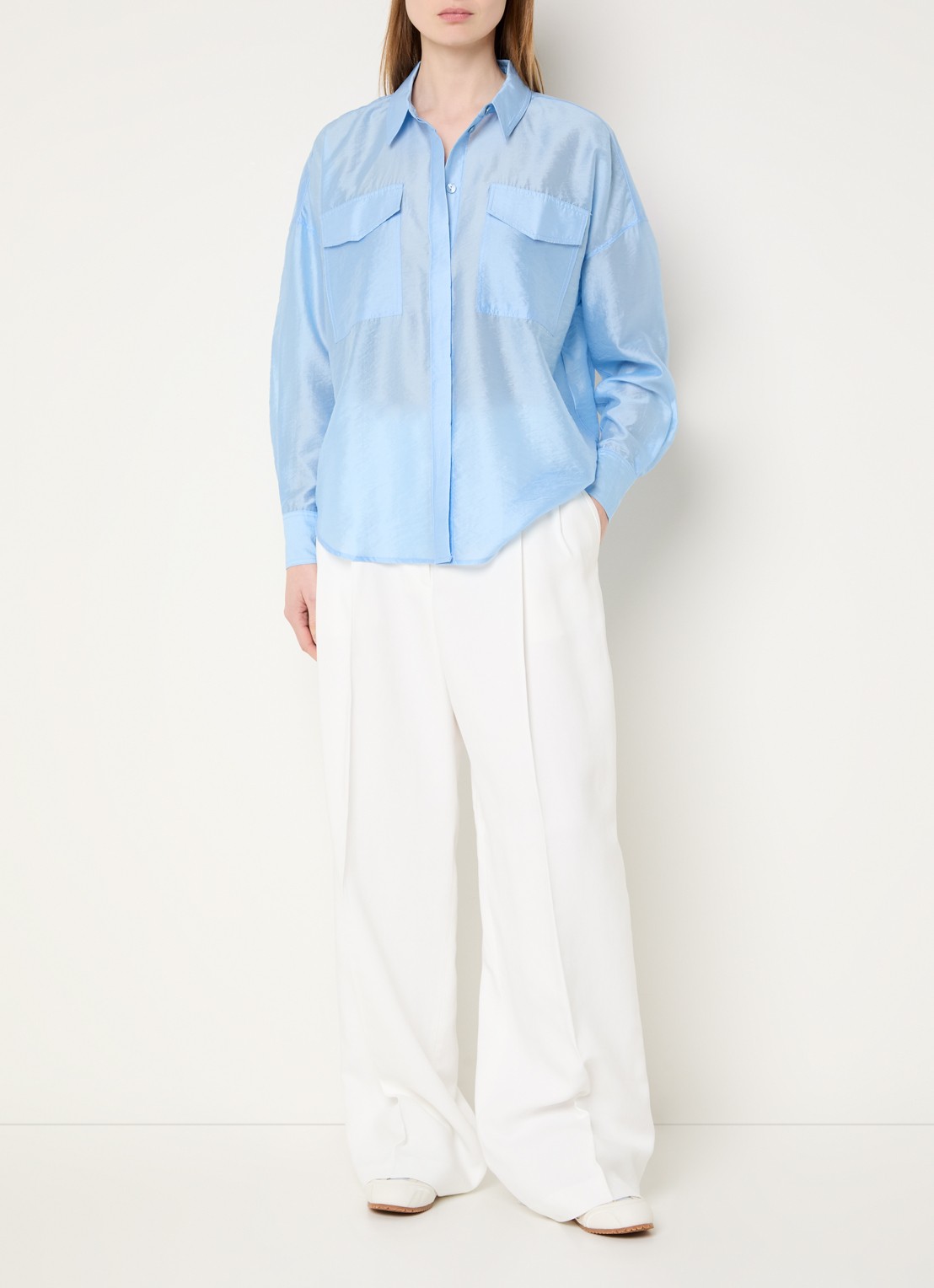ROUGE EDIT Linine oversized blouse met borstzakken - voorkant 2 lichtblauw
