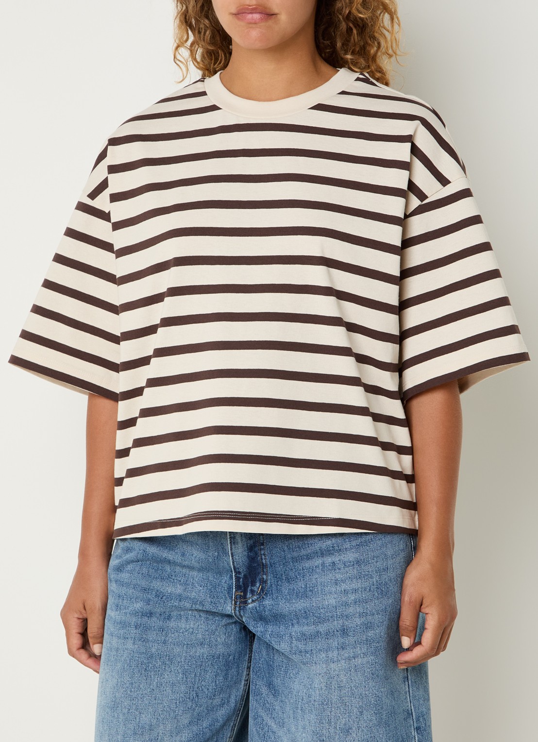 ROUGE EDIT Nanna T-shirt met ronde hals - detail gebroken wit
