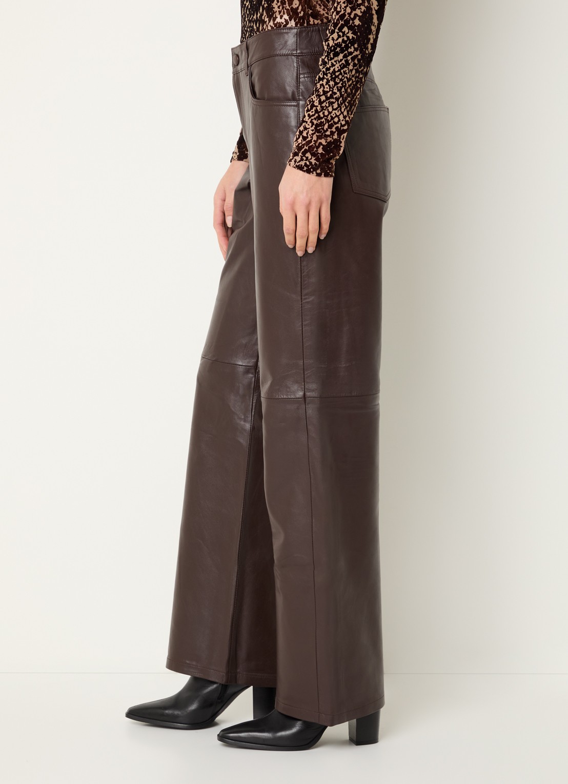ROUGE EDIT Roucamden mid waist straight fit broek van lamsleer - detail 3 bruin