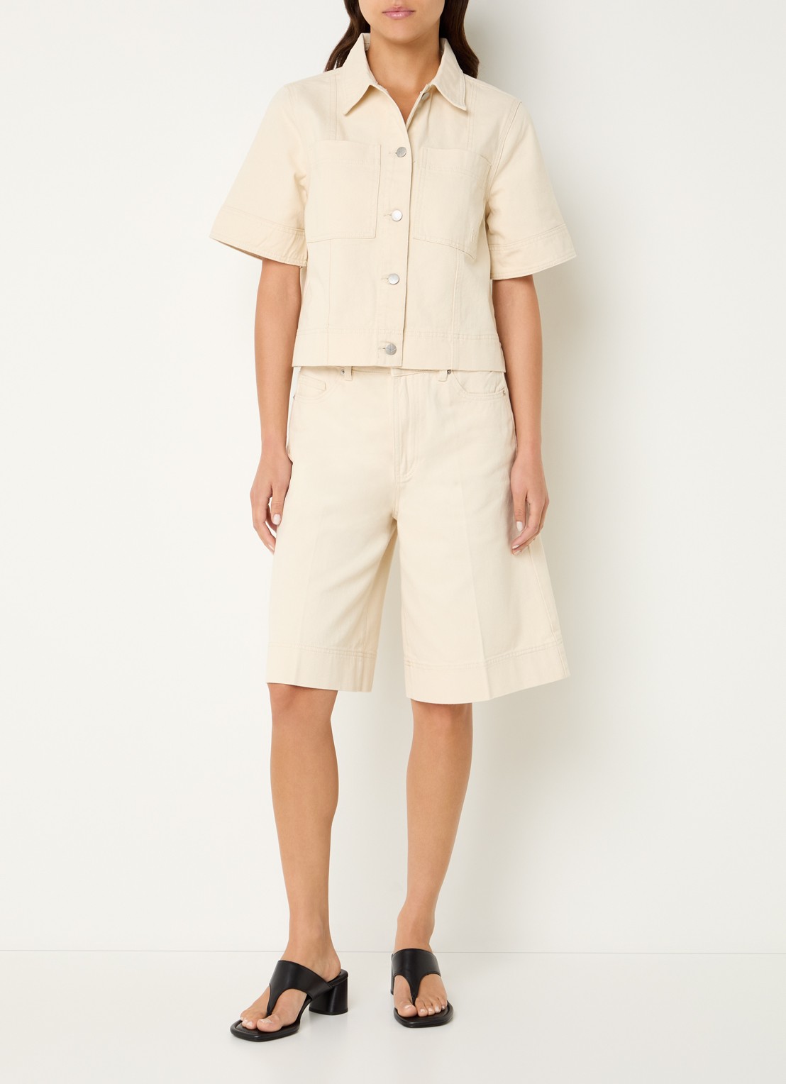 ROUGE EDIT Rouharper cropped spijkerjas met opgestikte zakken  - voorkant 2 beige