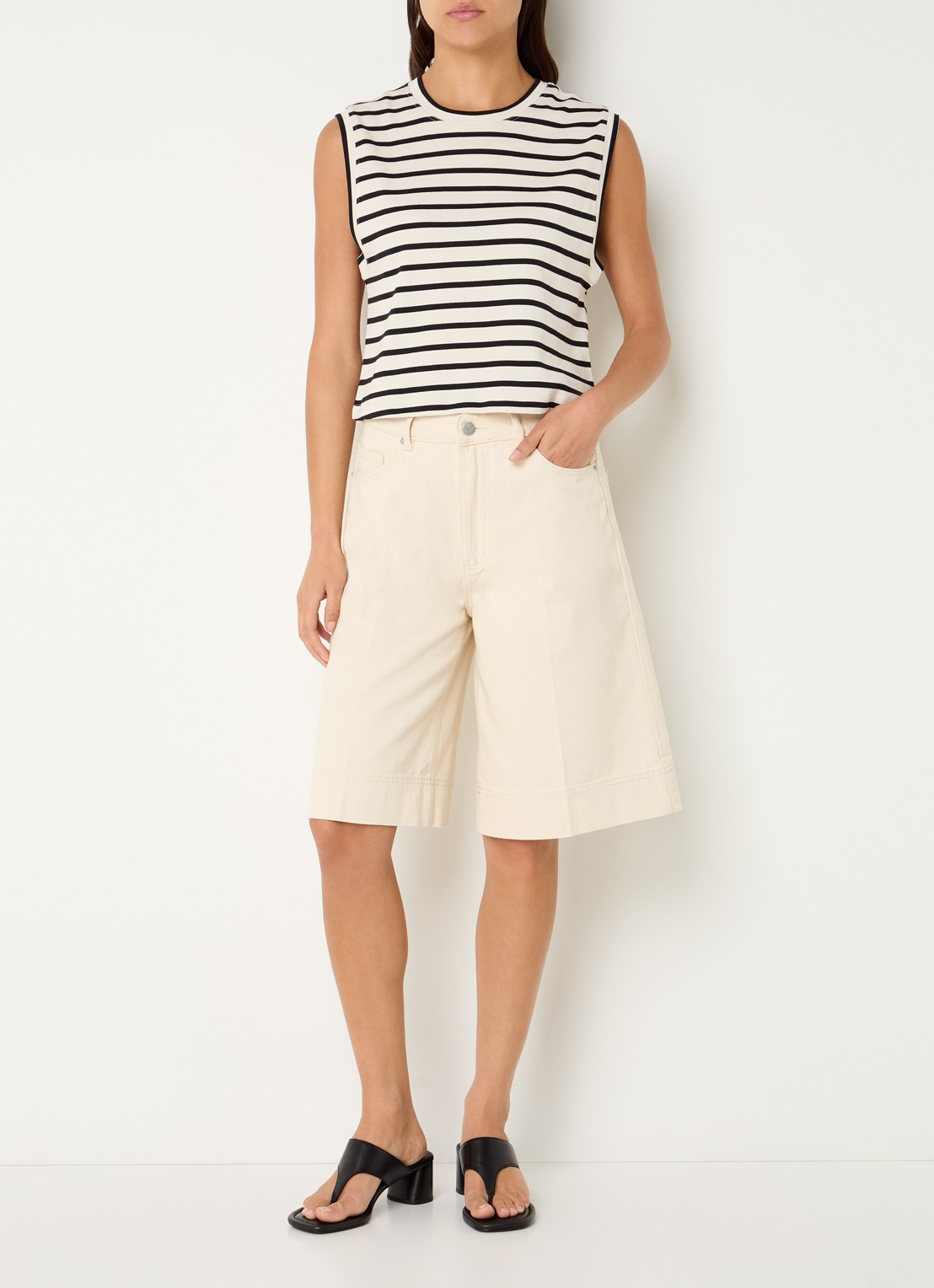 ROUGE EDIT Rouharper high waist wide leg korte broek van denim met steekzakken  - voorkant 4 beige