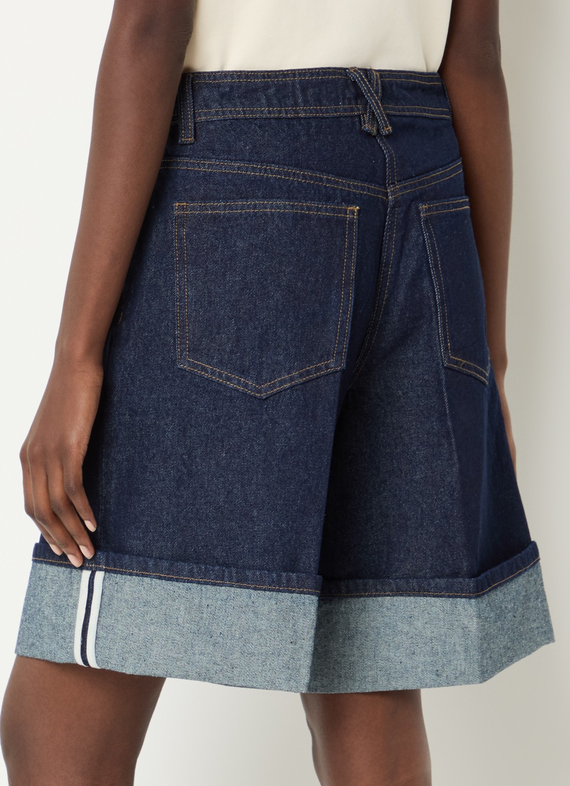 ROUGE EDIT Roumartine high waist wide fit korte broek van denim - achterkant 3 indigo