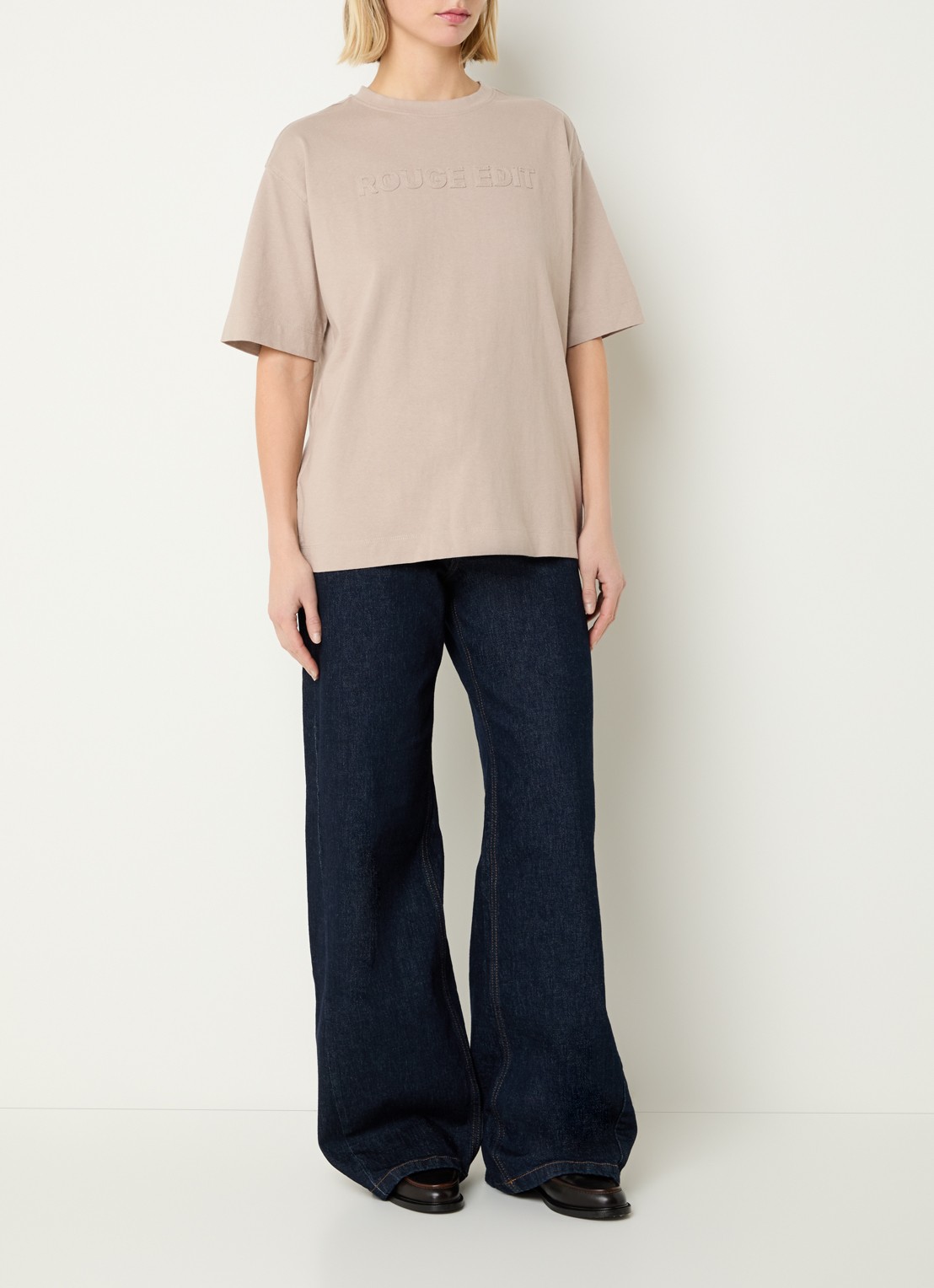 ROUGE EDIT Rounella T-shirt met logoborduring - voorkant 2 beige