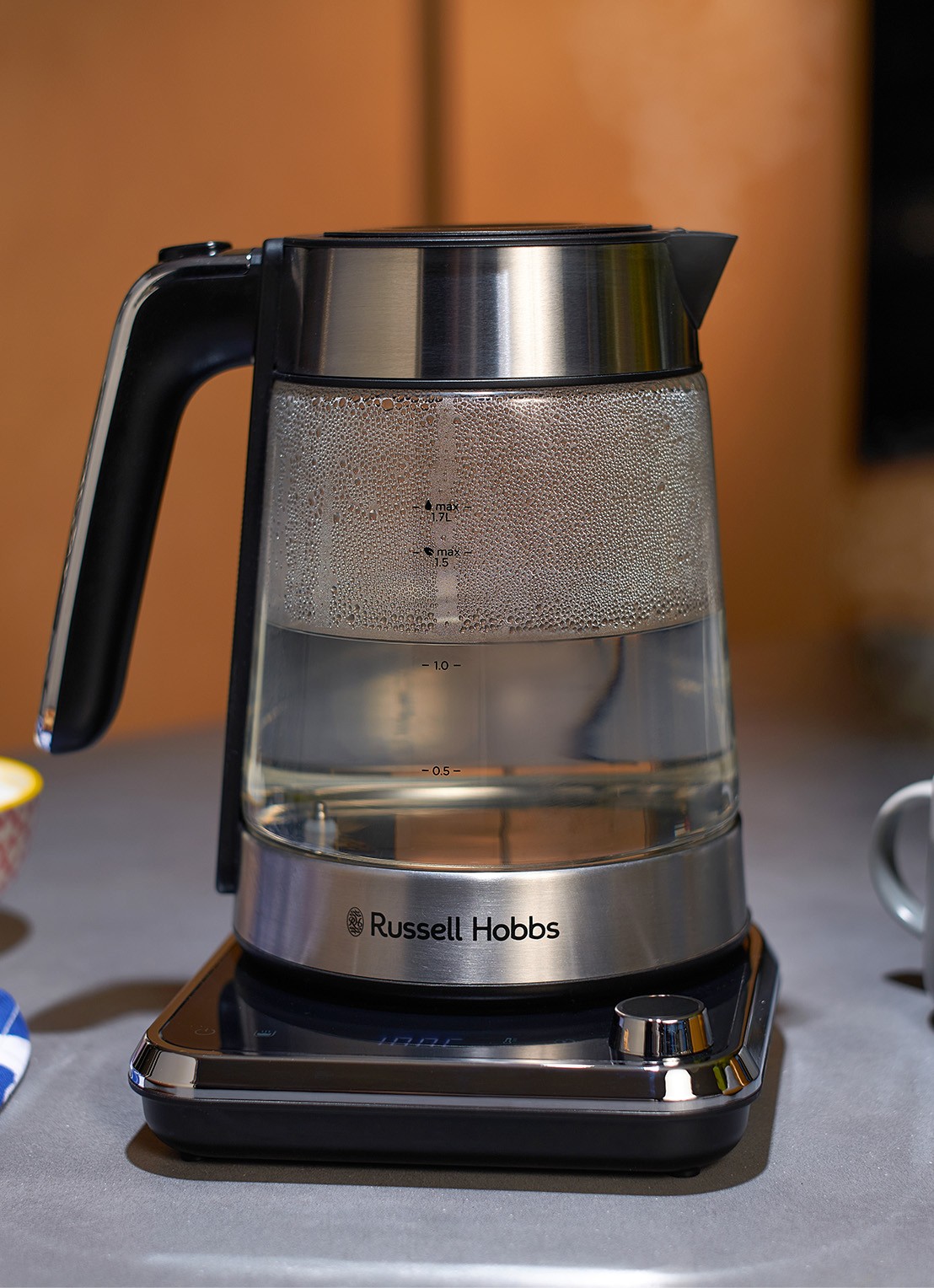 Russell Hobbs Attentiv waterkoker 1,7 liter 26200-70 - detail 4 multicolor
