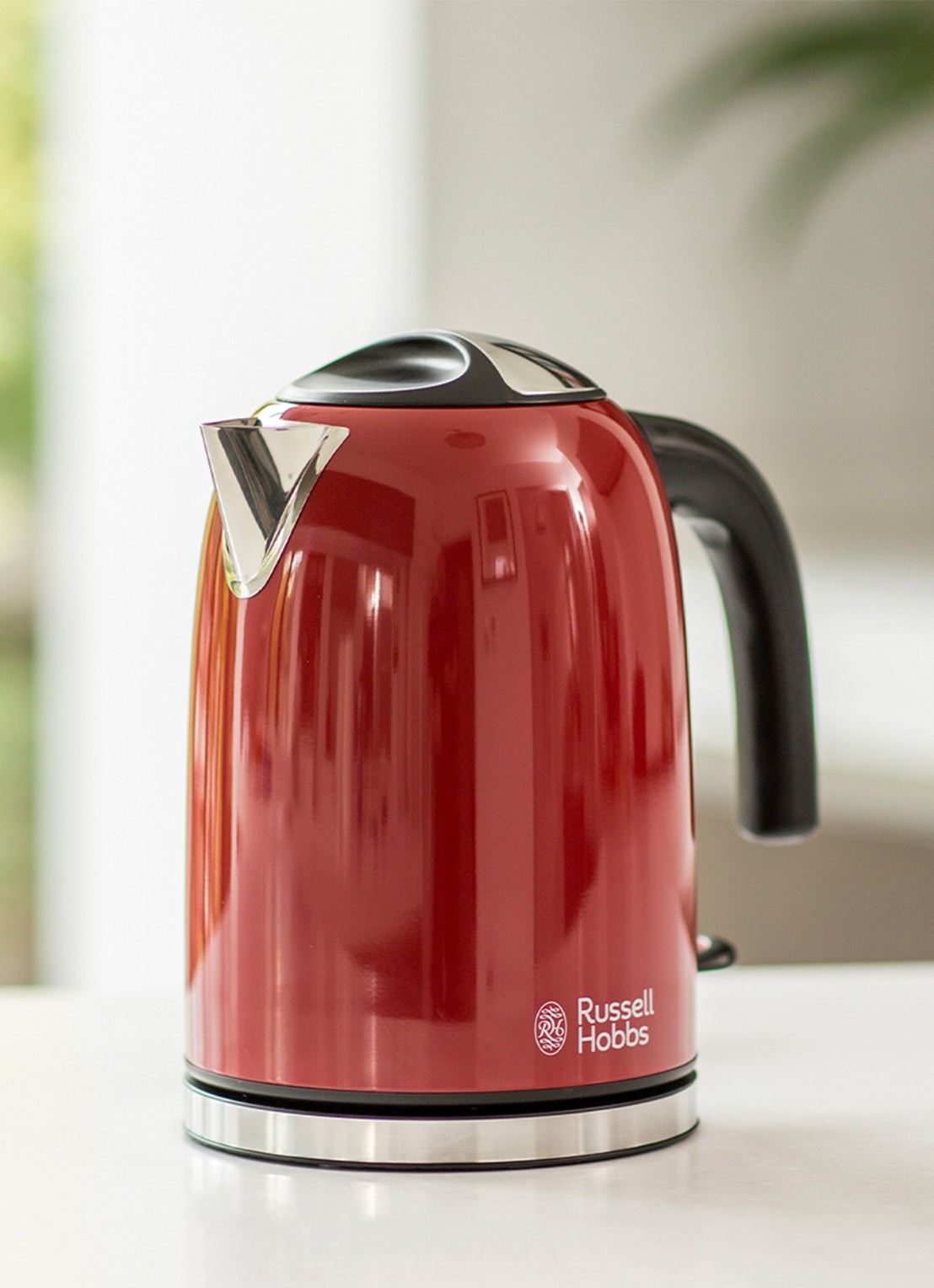 Russell Hobbs Colours Plus waterkoker 1,7 liter - voorkant 3 steenrood