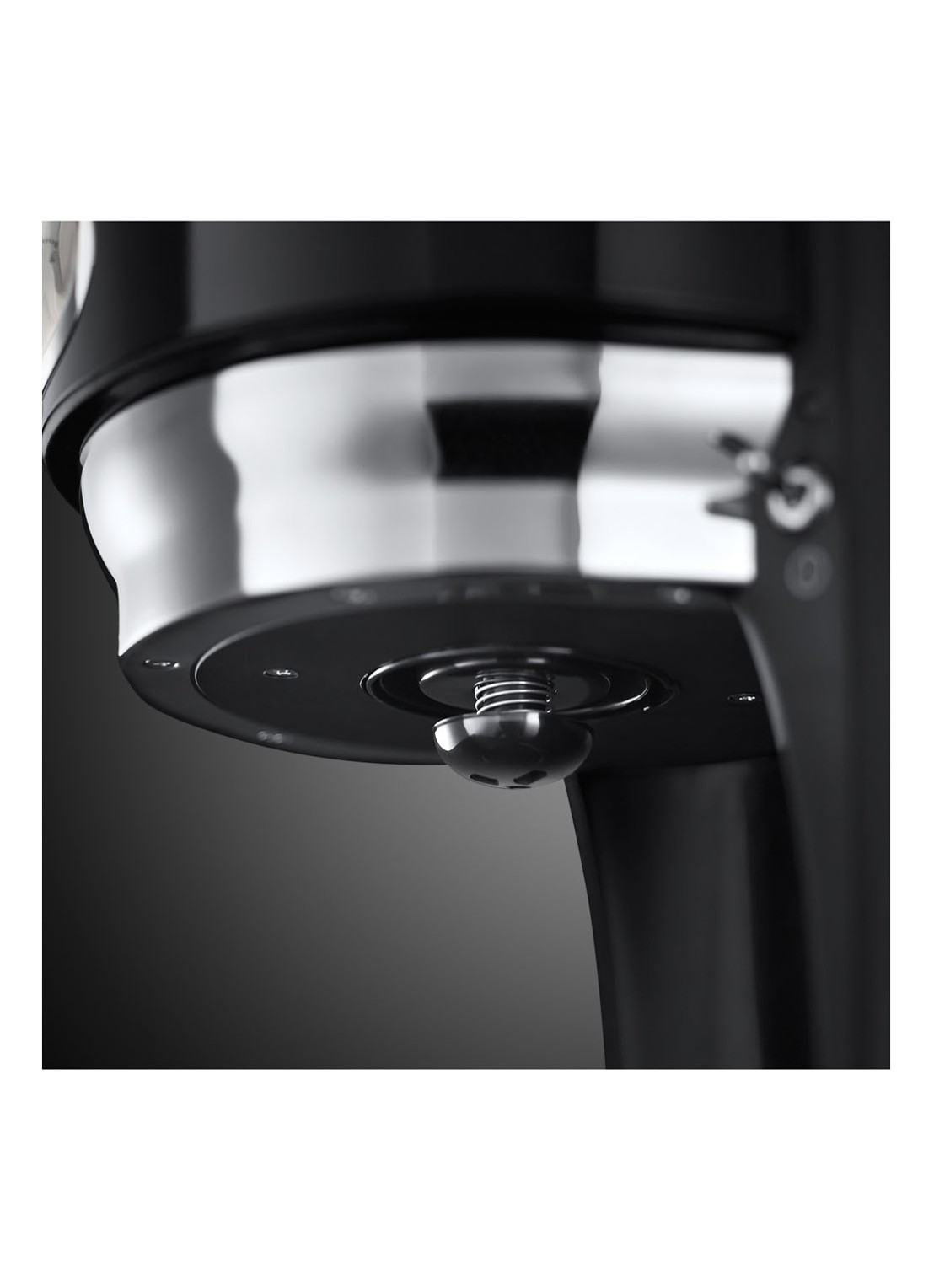 Russell Hobbs Retro Classis koffiezetapparaat 21701-56 - detail 4 zwart