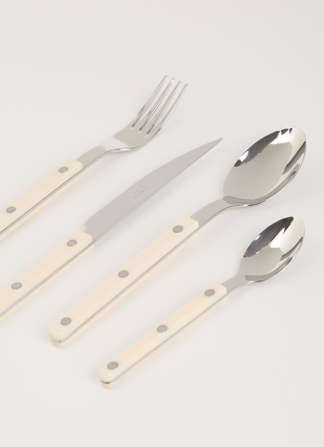 Sabre Bistrot bestekset 4- delig - voorkant 2 gebroken wit