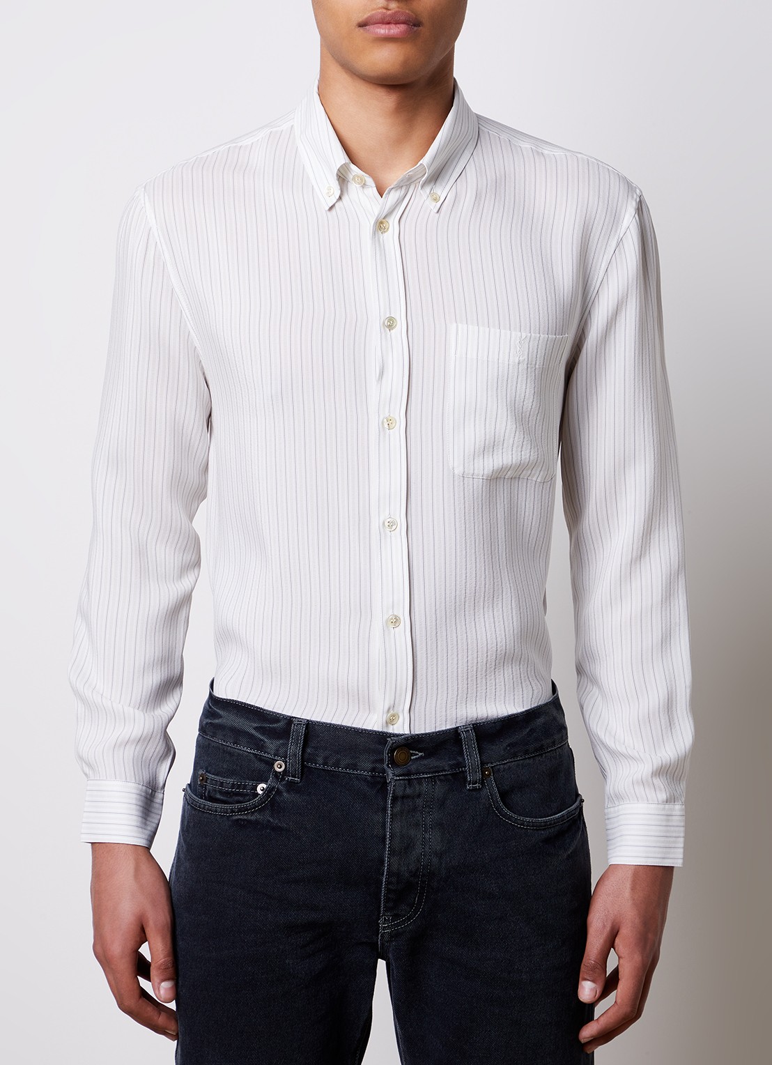 Saint Laurent Regular fit overhemd van zijde met streepprint en borstzak - detail creme