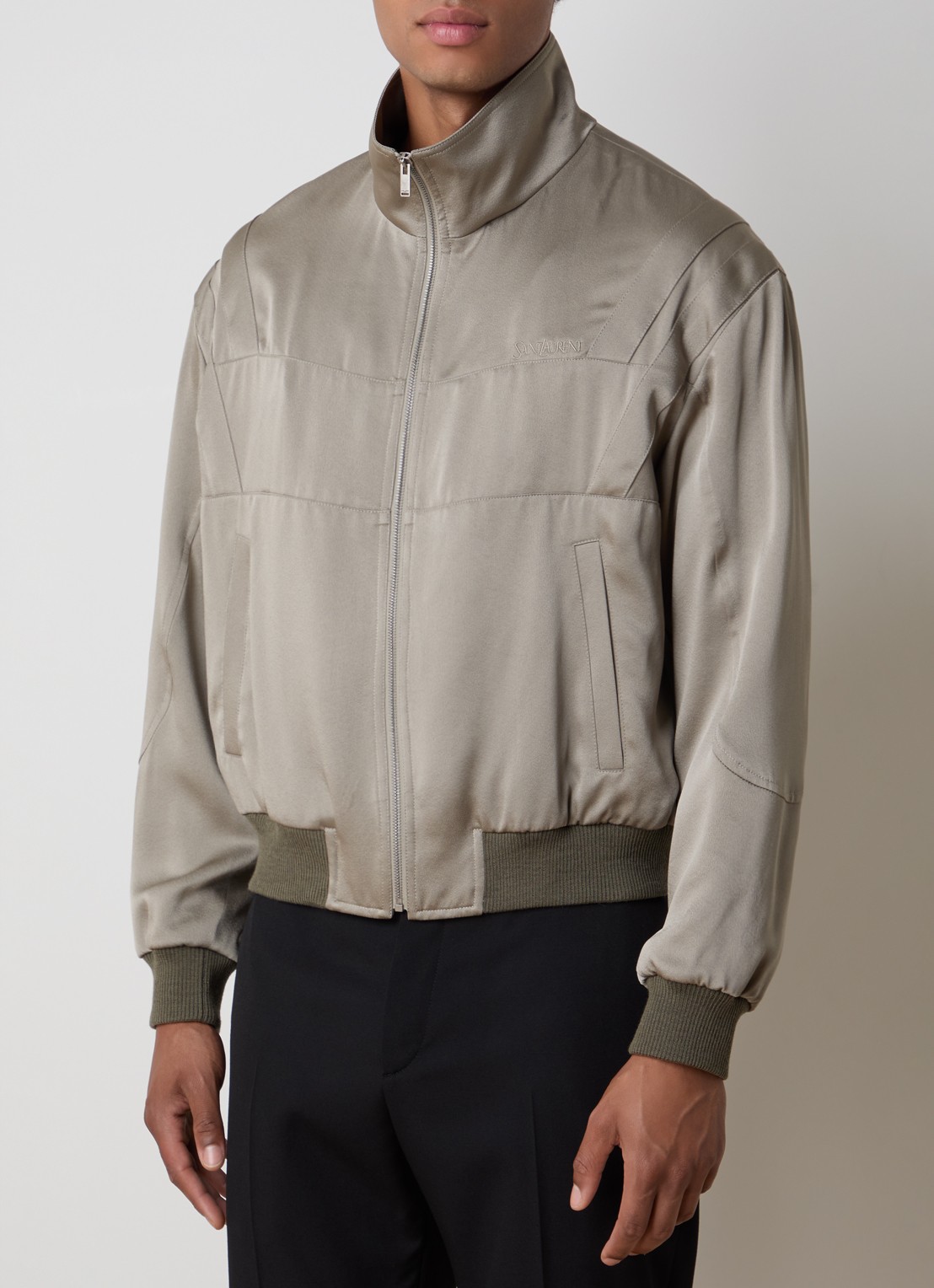 Saint Laurent Teddy bomberjack van satijn met steekzakken - detail 4 khaki