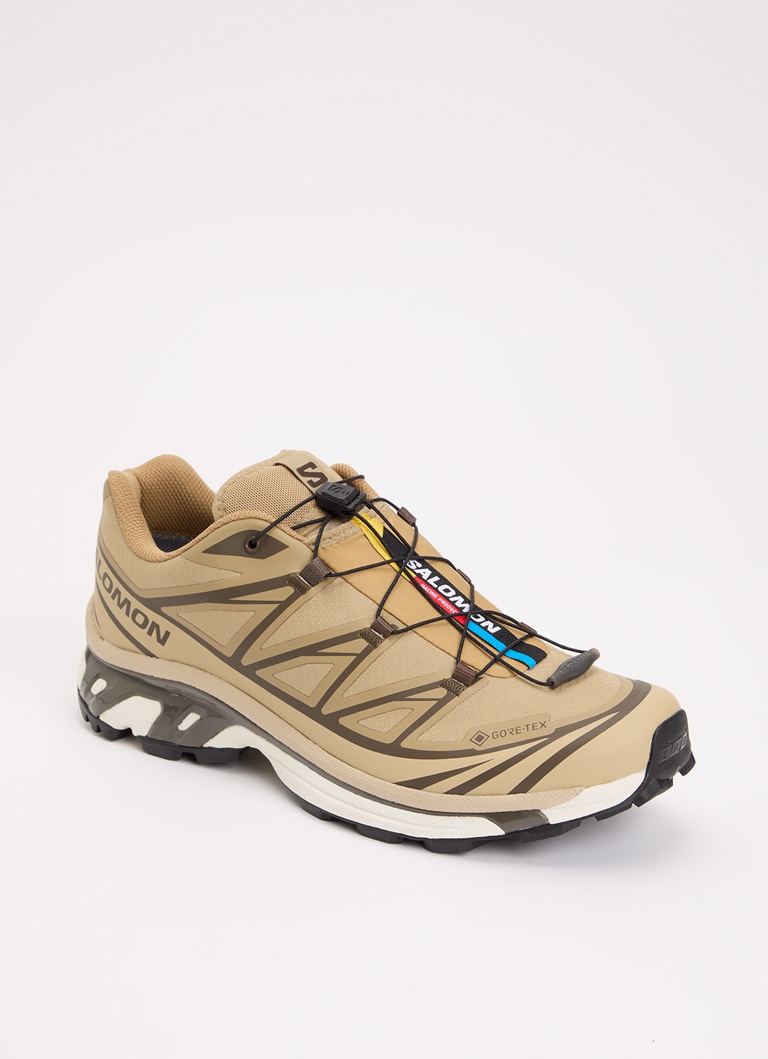 Salomon XT-6 Gore-Tex sneaker met mesh details - voorkant donkerbeige