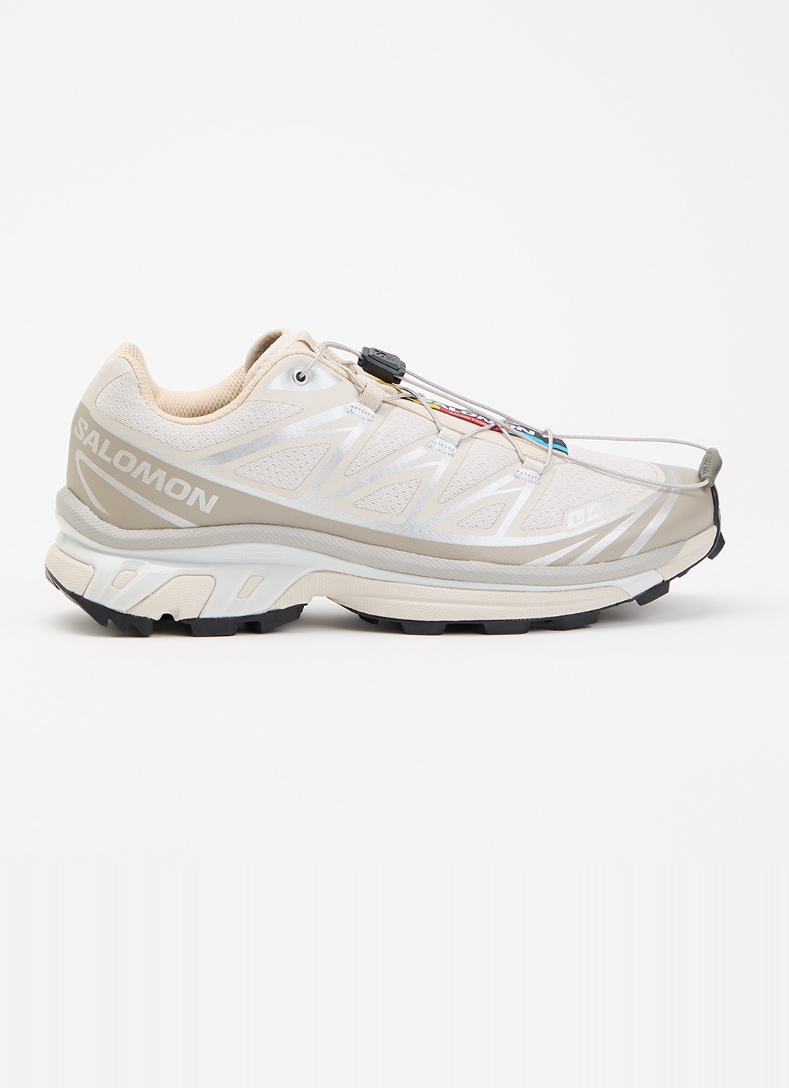 Salomon XT-6 sneaker met mesh details en metallic finish - voorkant 2 beige