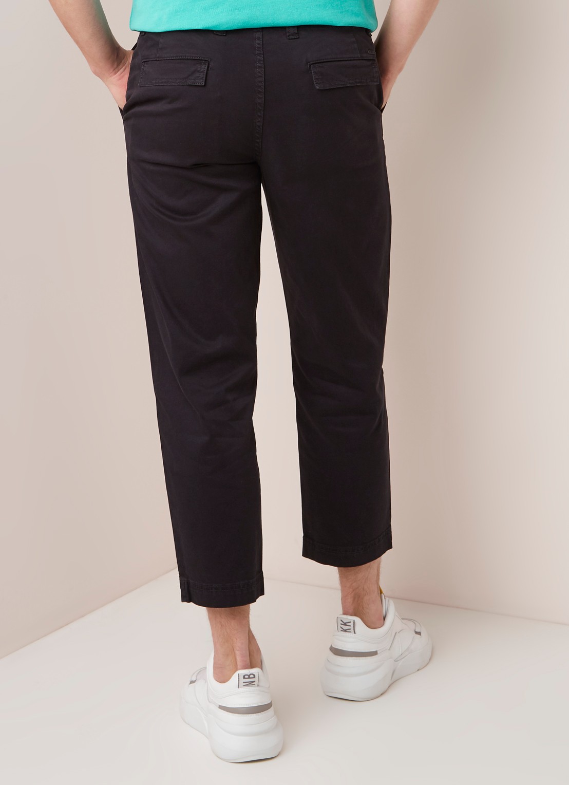 Salt tapered fit chino van katoen - achterkant zwart