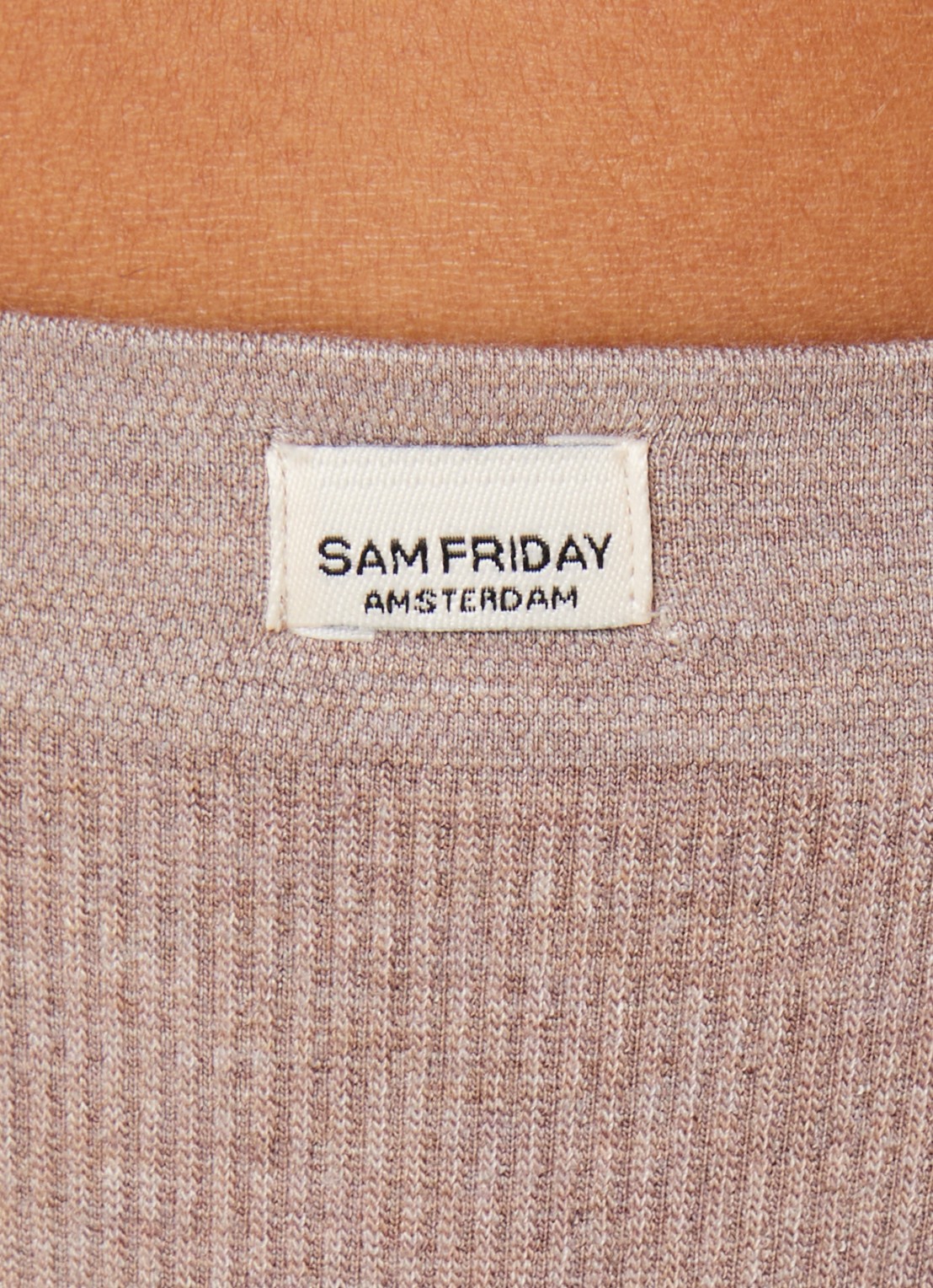 Sam Friday Lucy string met ribstructuur - detail lichtbruin