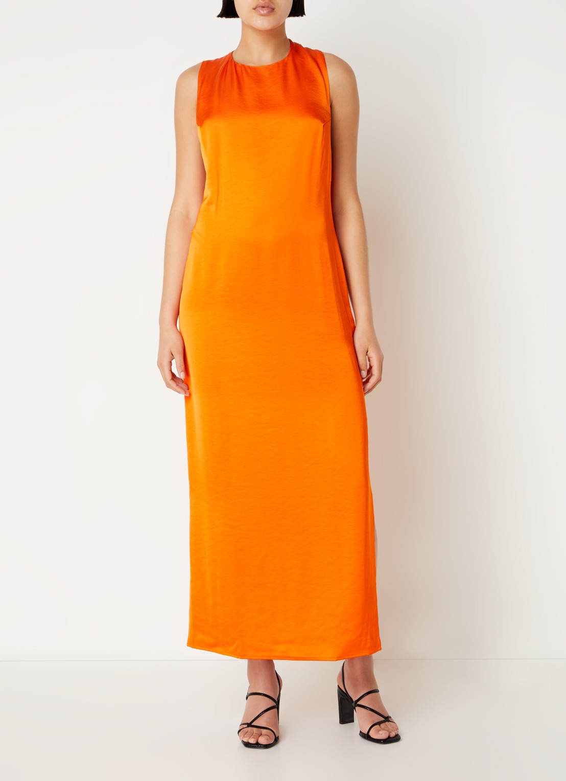 SAMSØE SAMSØE Ellie mouwloze maxi jurk van satijn met split - detail 3 orange