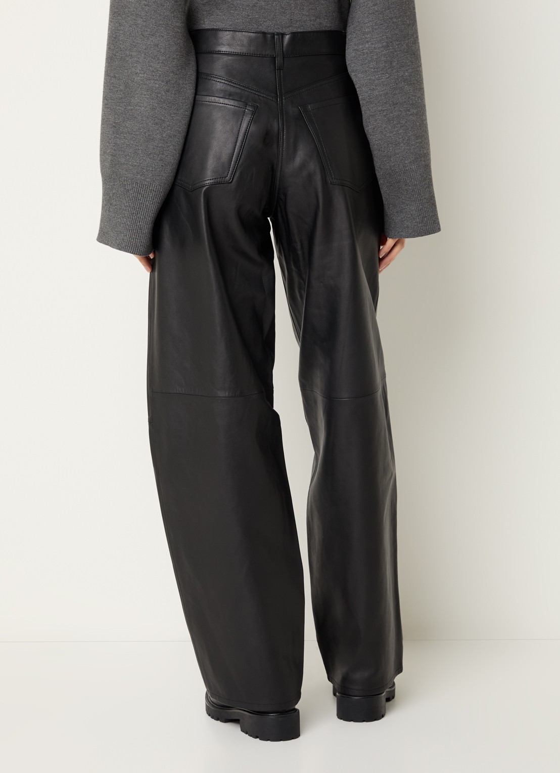 SAMSØE SAMSØE Harpal mid waist loose fit broek van lamsleer - achterkant 3 zwart