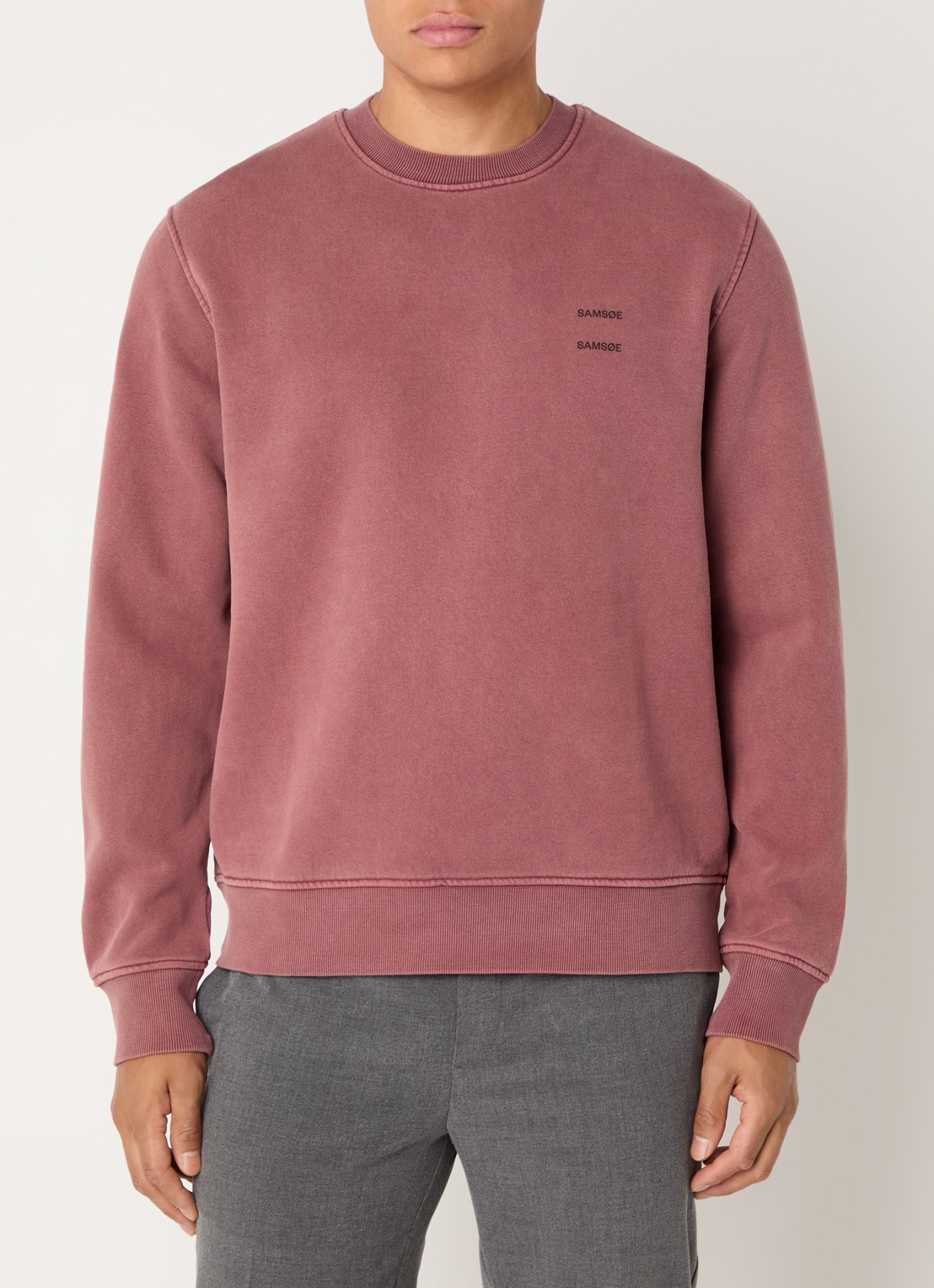 SAMSØE SAMSØE Joel sweater met logo en verwassen afwerking - detail steenrood