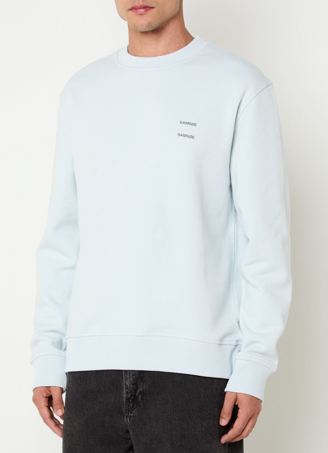 SAMSØE SAMSØE Joel sweater met logo - detail 3 lichtblauw