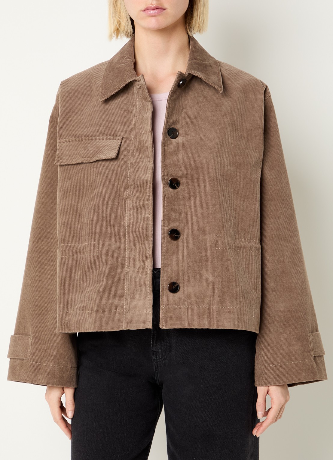 SAMSØE SAMSØE Lixa jack van corduroy met borstzak en trompetmouw - detail 2 khaki