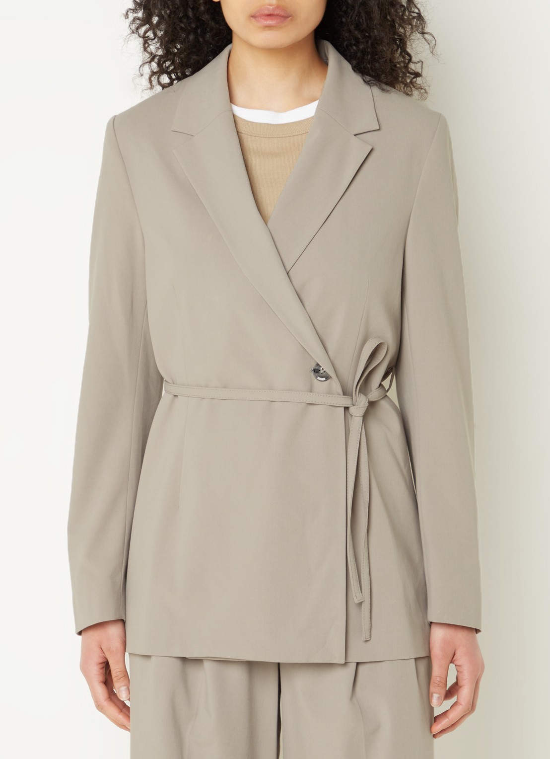 SAMSØE SAMSØE Lot blazer met strikceintuur - detail 4 donkerbeige