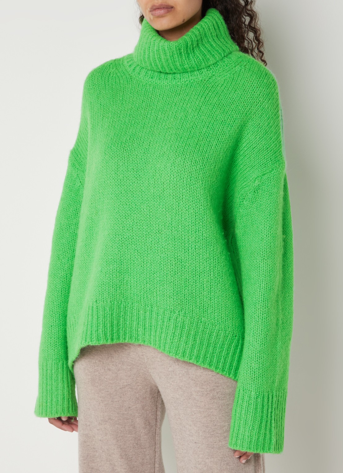 SAMSØE SAMSØE Molli grofgebreide oversized coltrui in alpaca wolblend - detail 4 felgroen