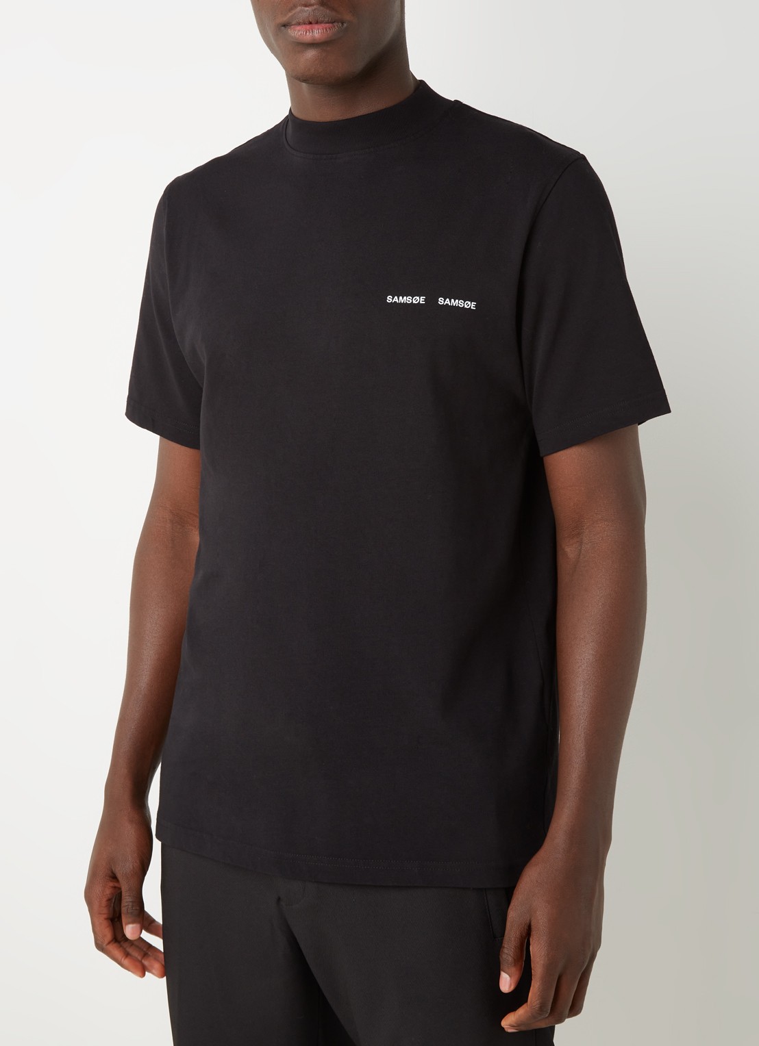 SAMSØE SAMSØE Norsbro T-shirt met opstaande kraag en logo - detail 4 zwart
