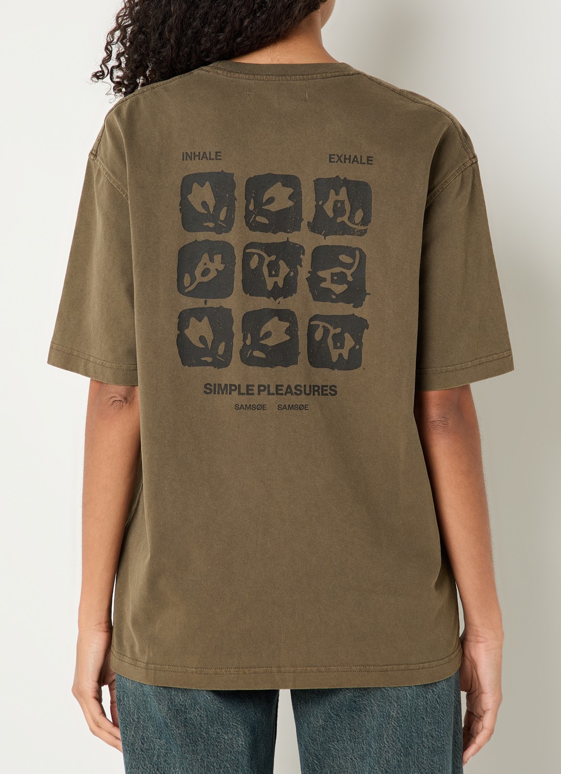SAMSØE SAMSØE Sacohen T-shirt met logo- en backprint - detail 3 lichtbruin