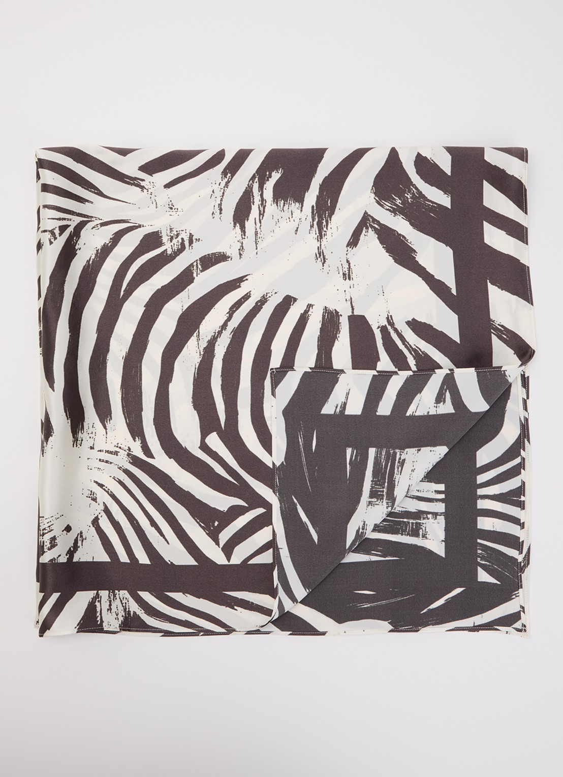 SAMSØE SAMSØE Saelli sjaal van zijde met print 90 x 90 cm - voorkant bruin