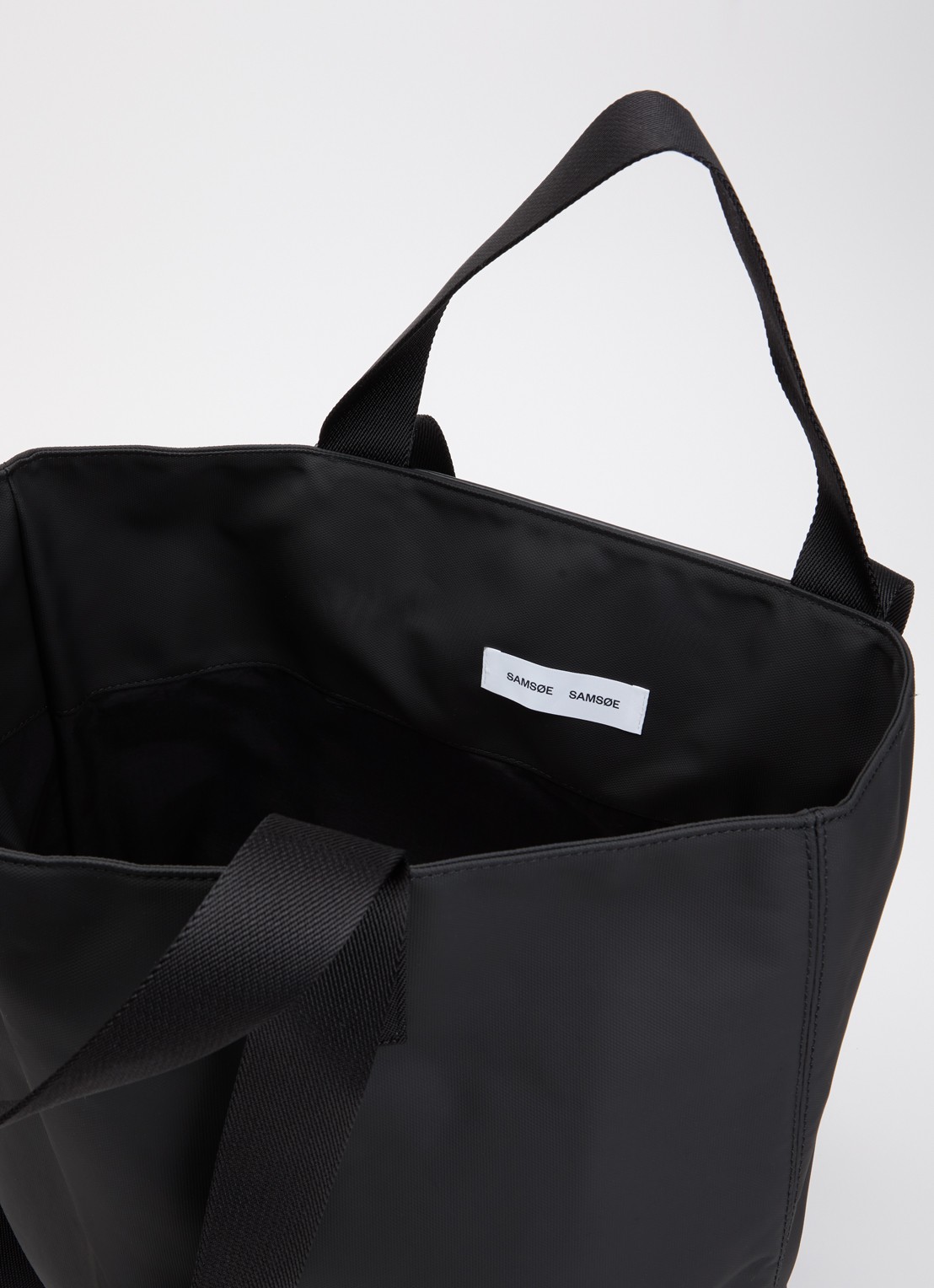 SAMSØE SAMSØE Saemil shopper met waterafstotende coating - detail zwart