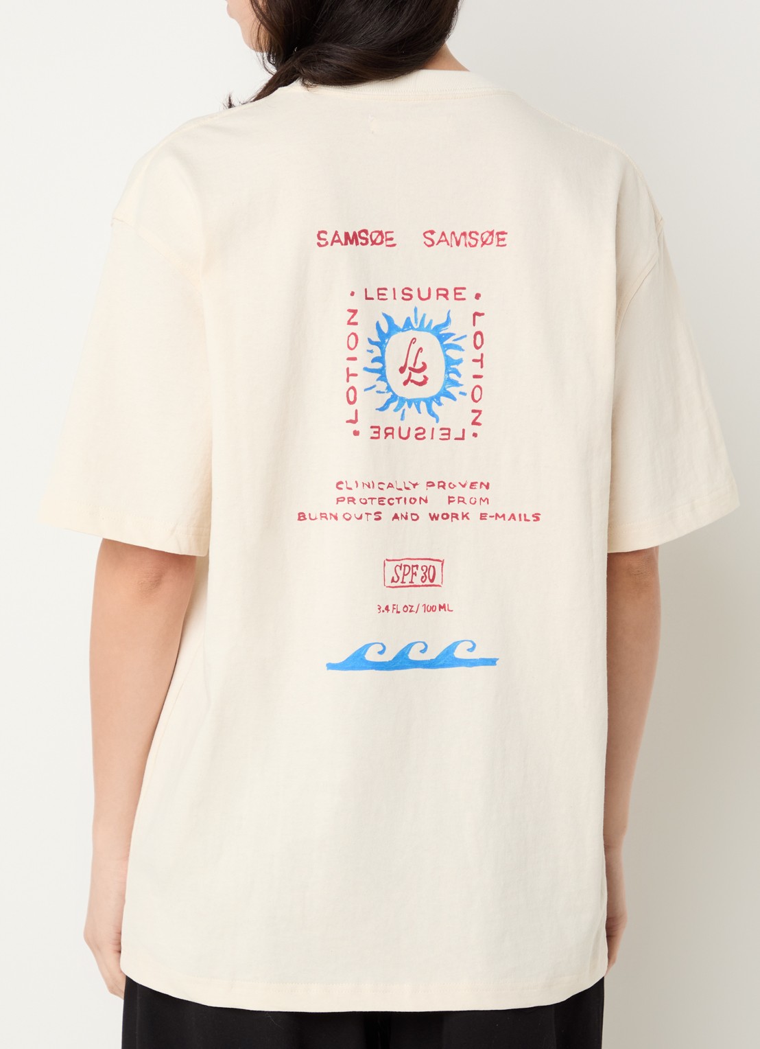 SAMSØE SAMSØE Sagergei T-shirt met front- en backprint - detail 3 gebroken wit