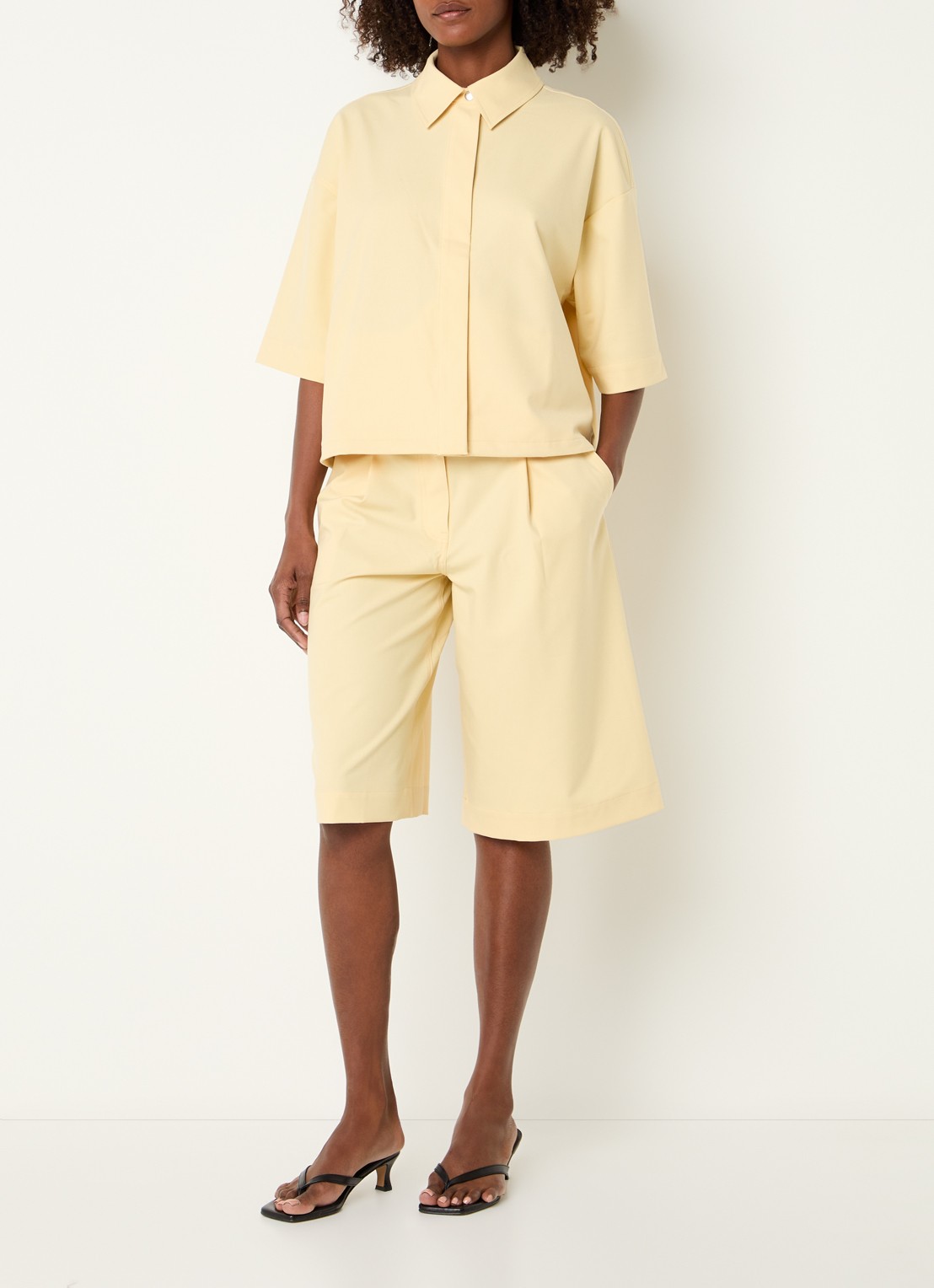 SAMSØE SAMSØE Saharper high waist straight fit korte pantalon met steekzakken - voorkant 4 lichtgeel