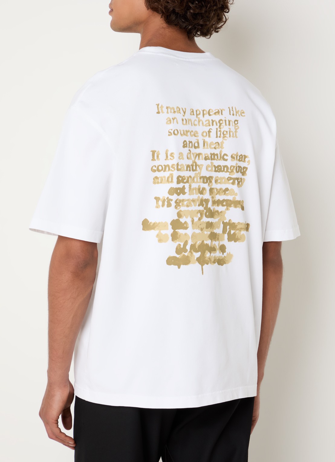 SAMSØE SAMSØE Sasteven T-shirt met front- en backprint - detail 2 geel