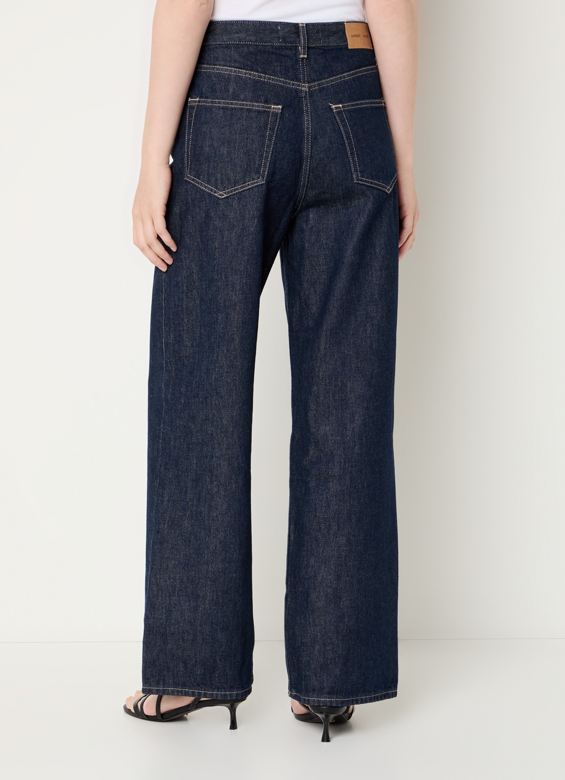 SAMSØE SAMSØE Shelly loose fit jeans met donkere wassing en steekzakken - achterkant donkerblauw