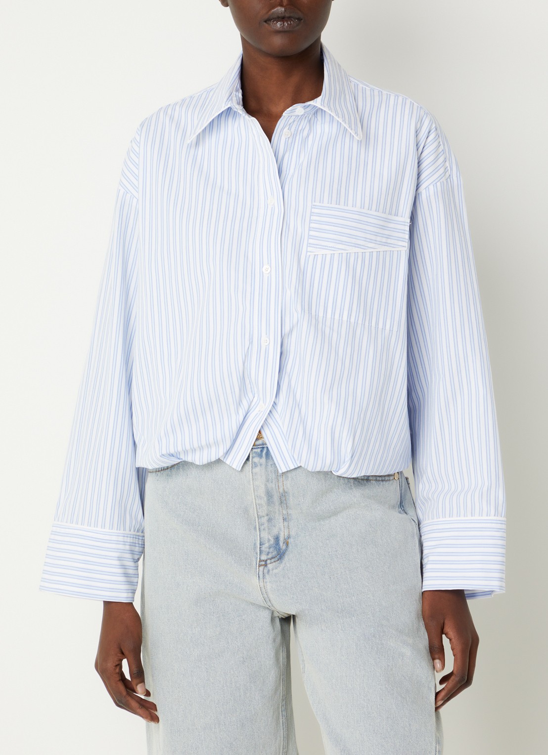 Sandro Blouse met streepprint met borstzak  - detail lichtblauw