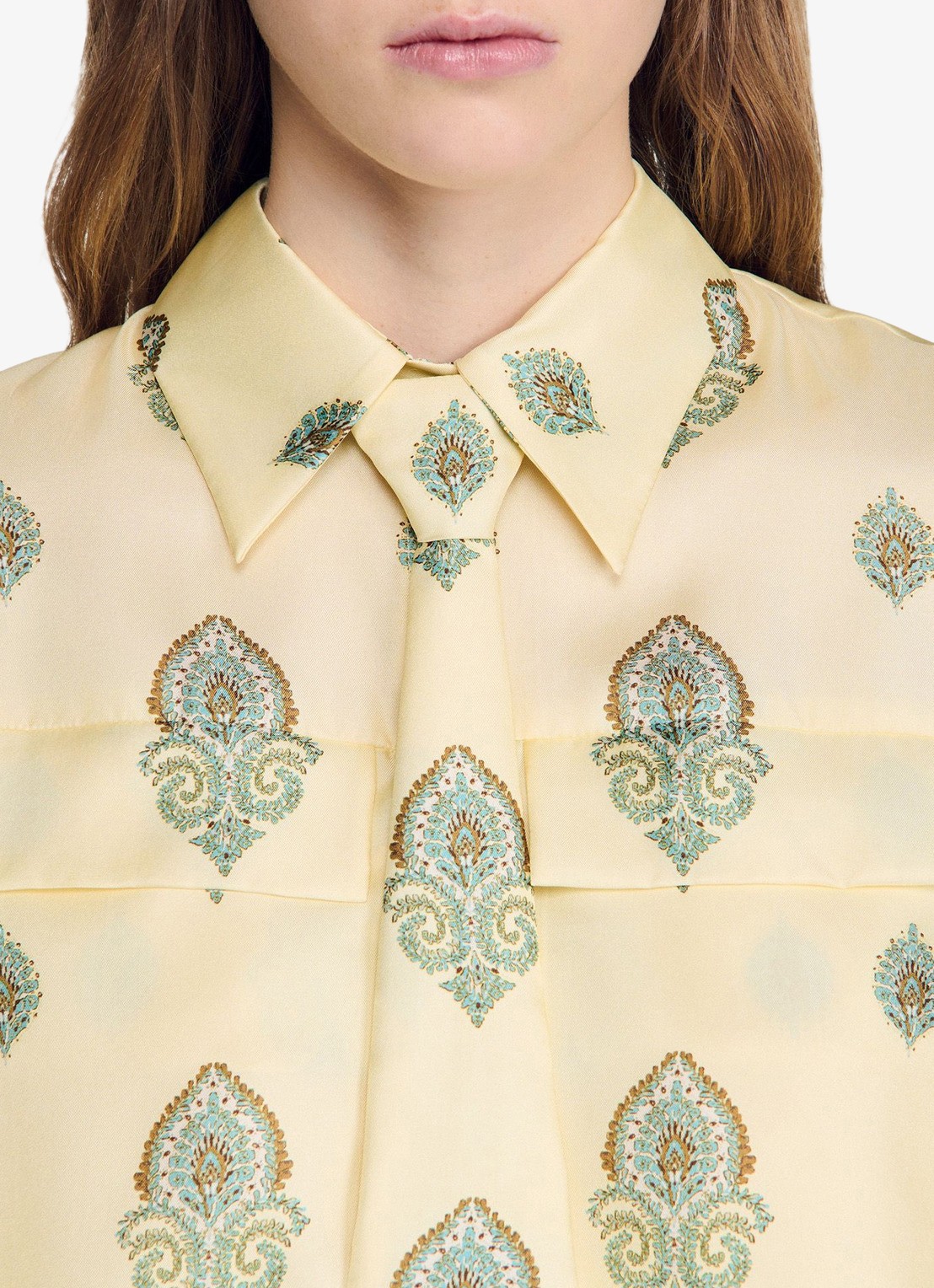 Sandro Cropped blouse met stropdas en paisley dessin - detail 5 lichtgeel