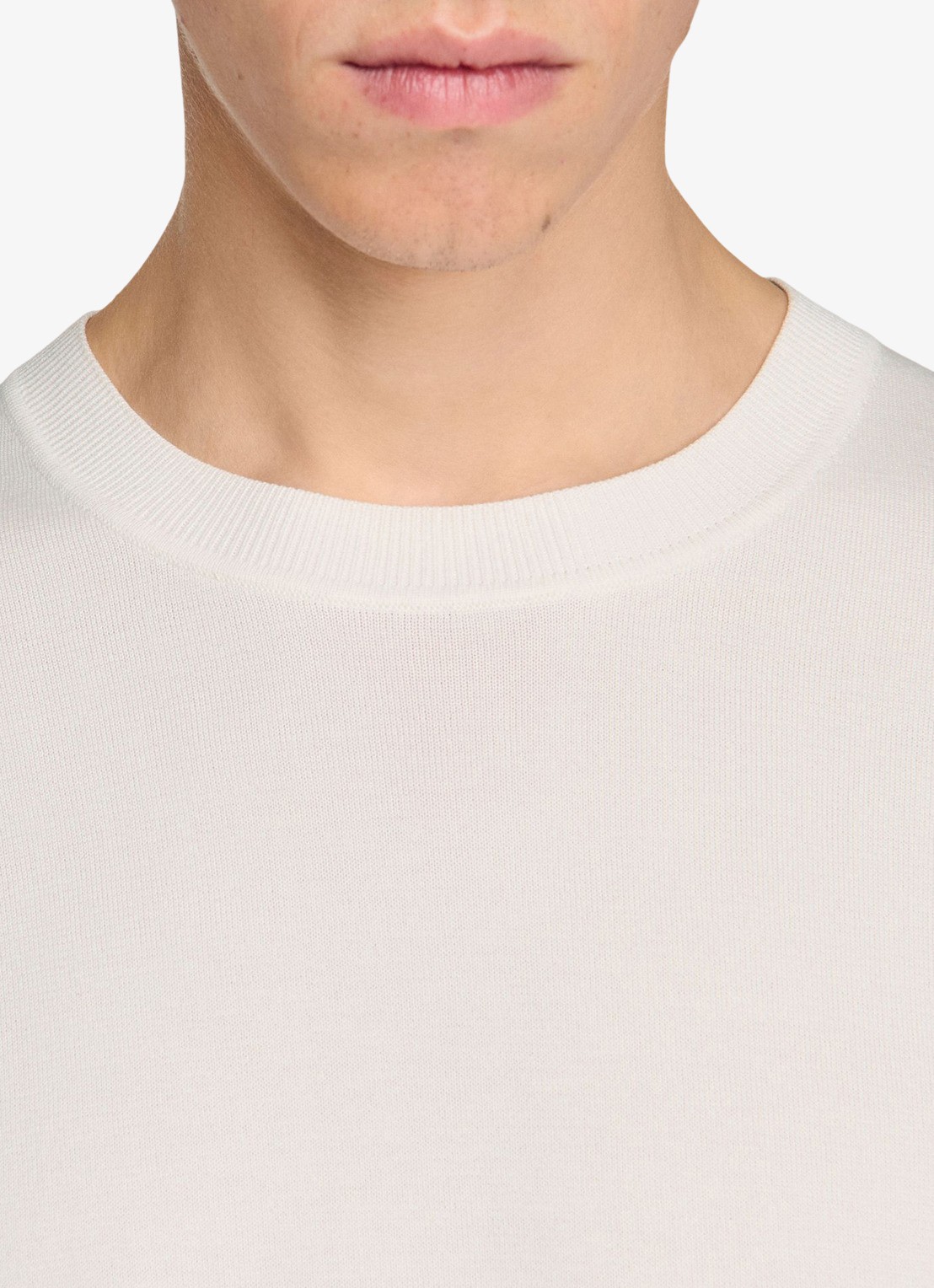 Sandro Fijngebreid T-shirt in zijdeblend - detail 4 wit