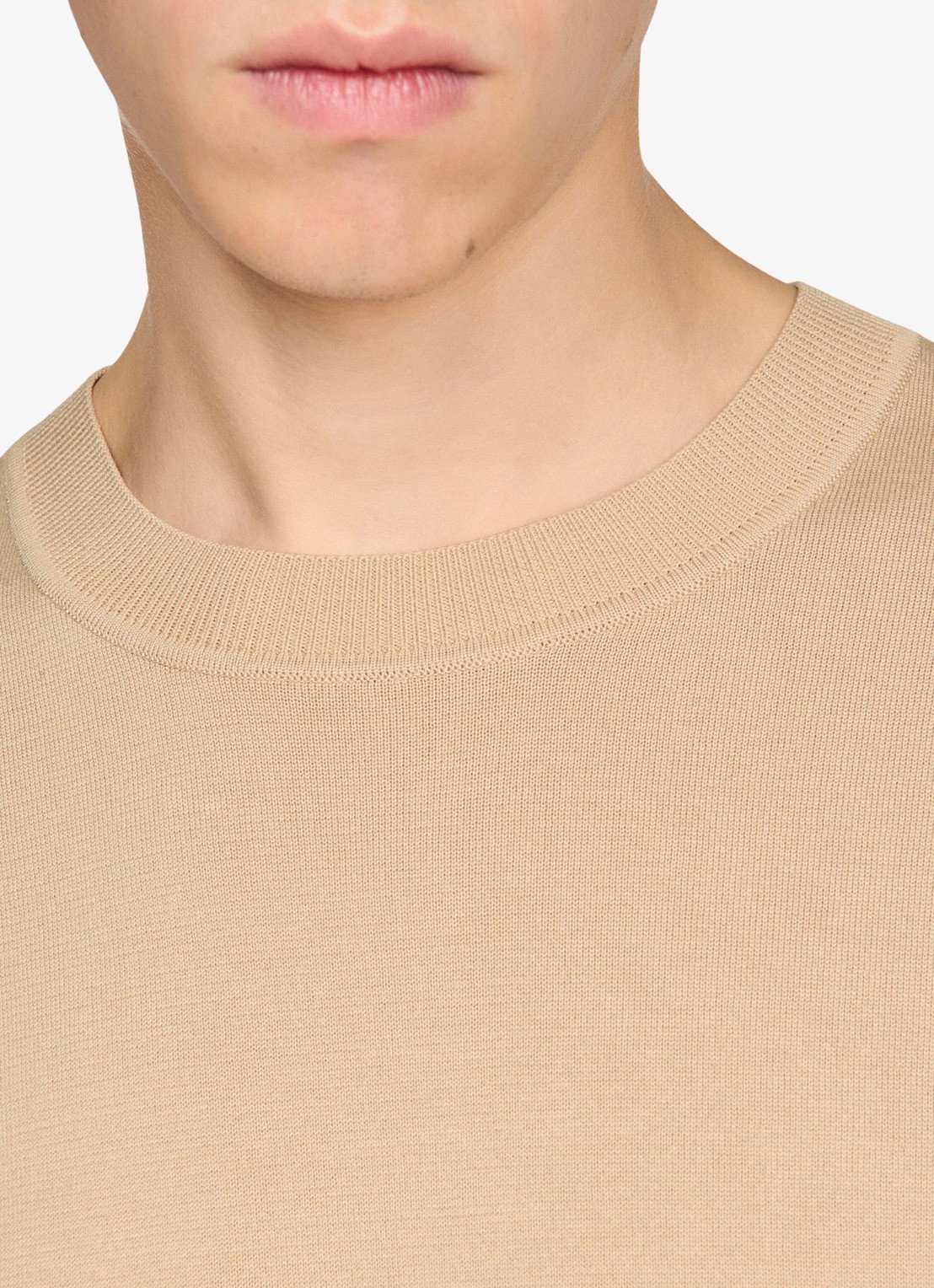 Sandro Fijngebreid T-shirt in zijdeblend - detail 2 beige