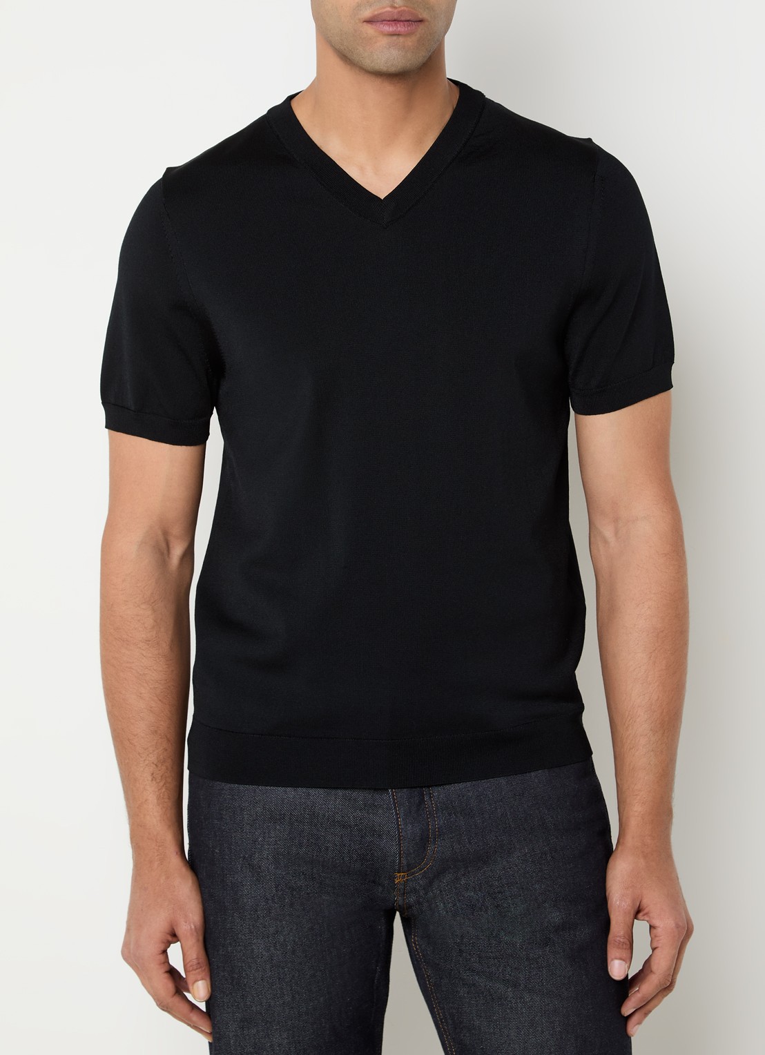 Sandro Fijngebreid T-shirt met V-hals - detail zwart