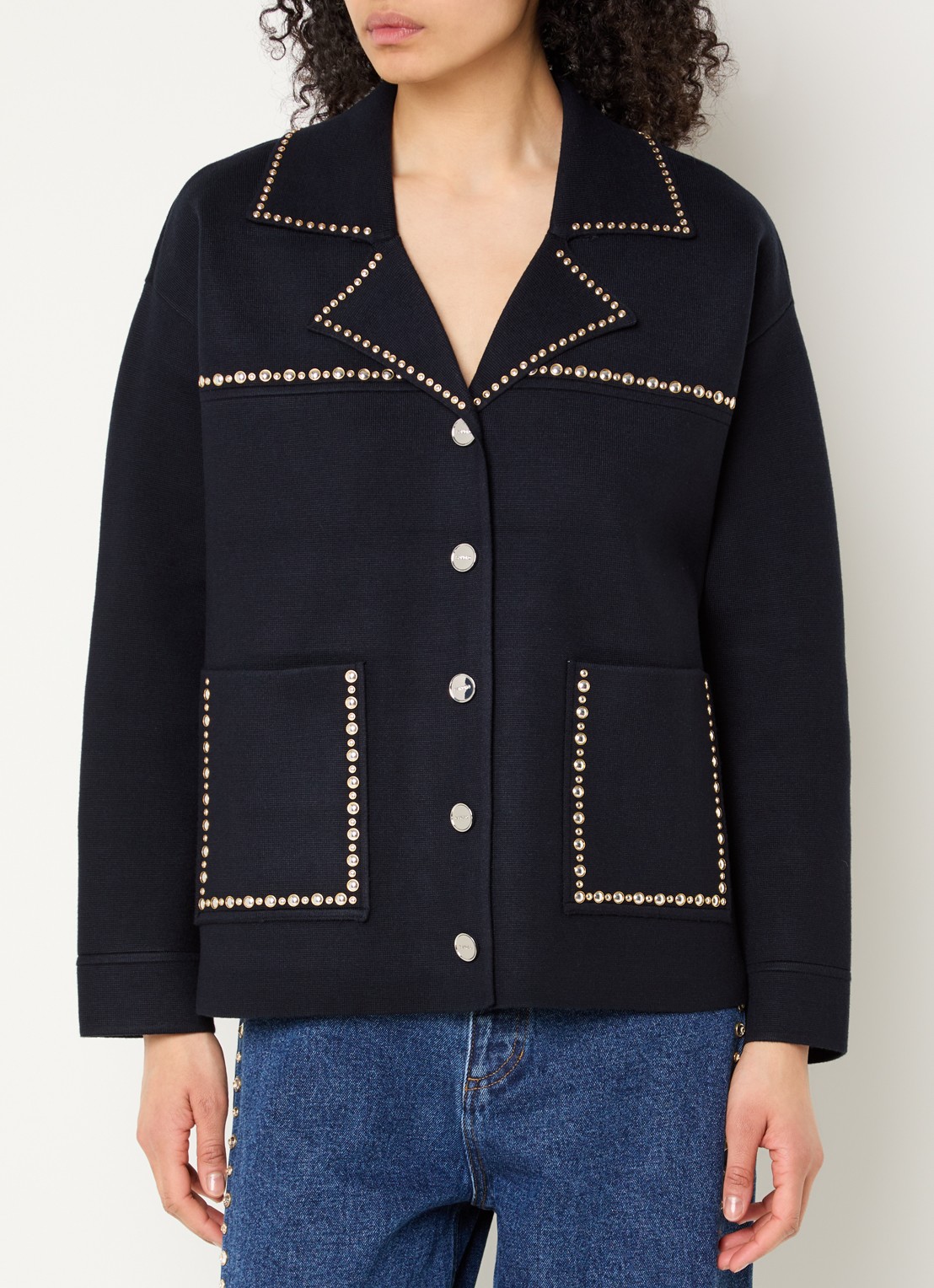 Sandro Fijngebreid vest met opgestikte zakken en studs - detail donkerblauw