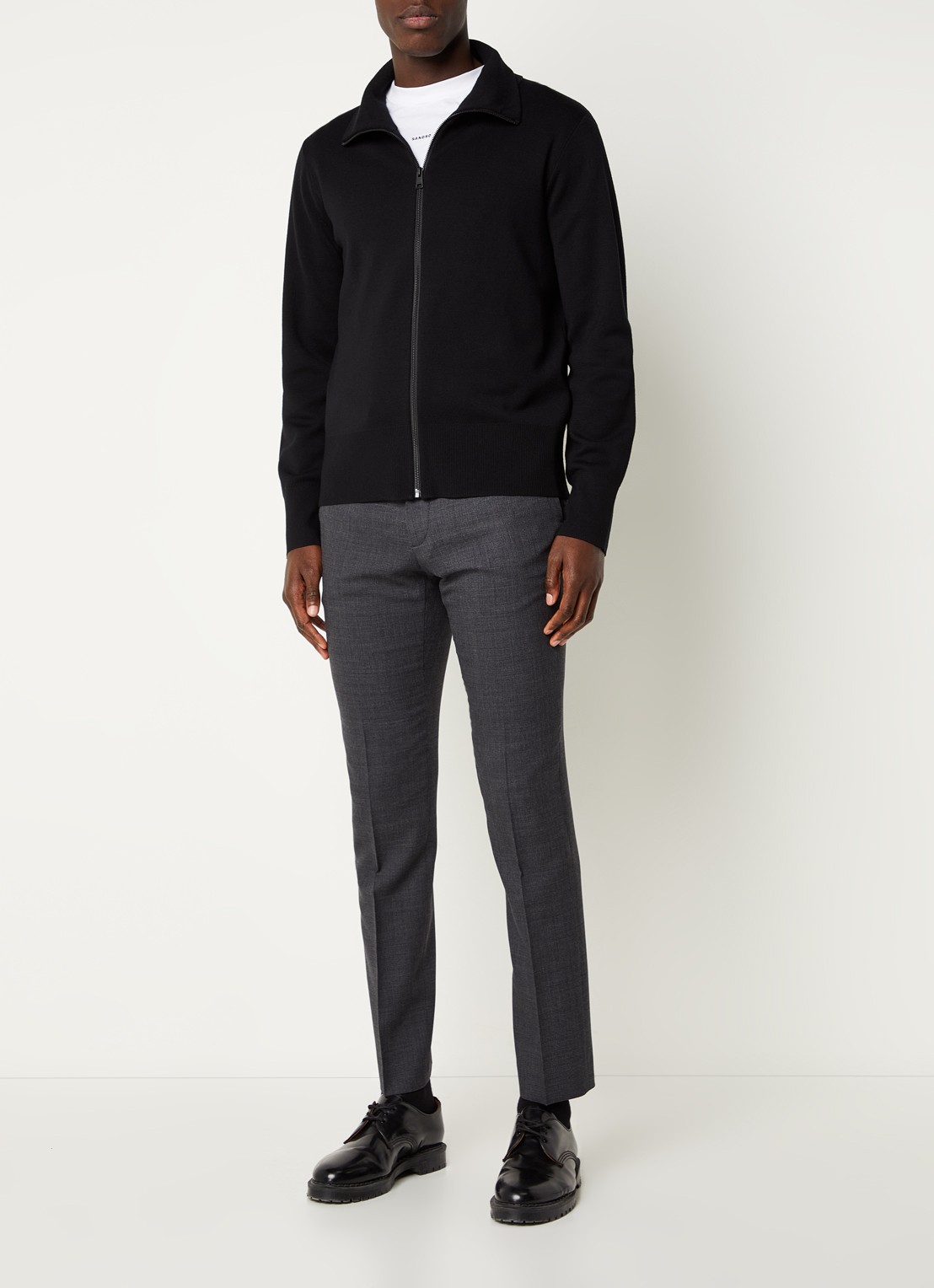 Sandro Fijngebreid vest van wol met opstaande kraag - voorkant 3 black / zwart