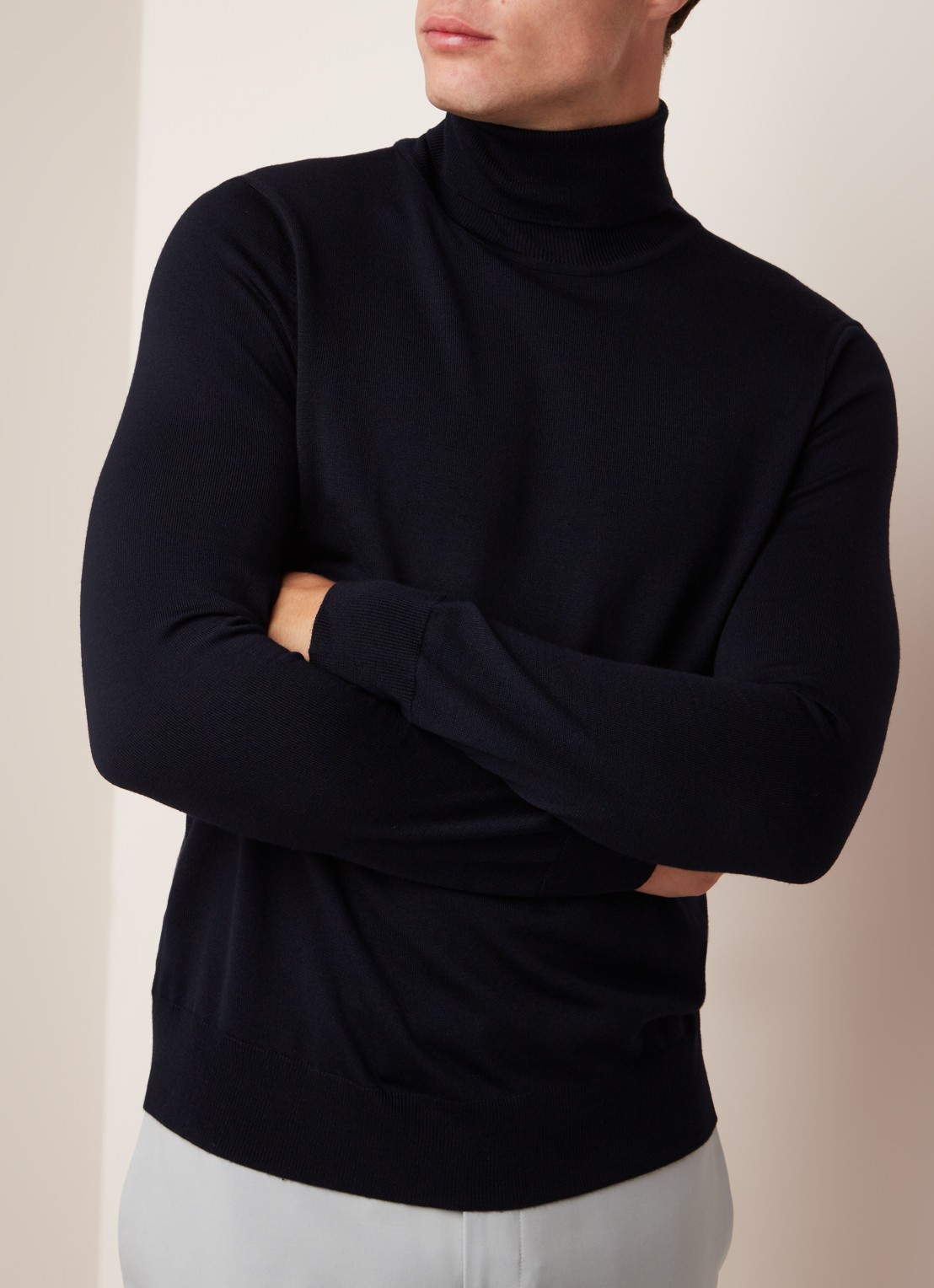 Sandro Fijngebreide coltrui van wol - detail donkerblauw
