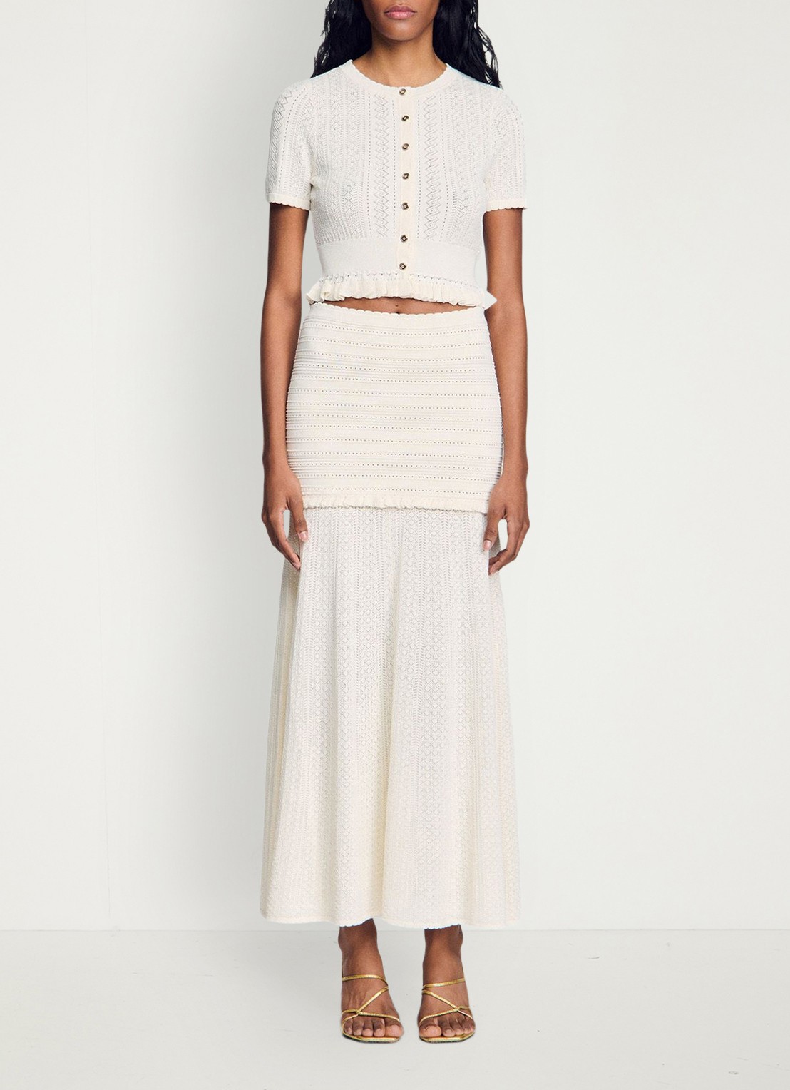 Sandro Fijngebreide crop top met opengewerkt dessin en knoopdetail - detail 4 beige