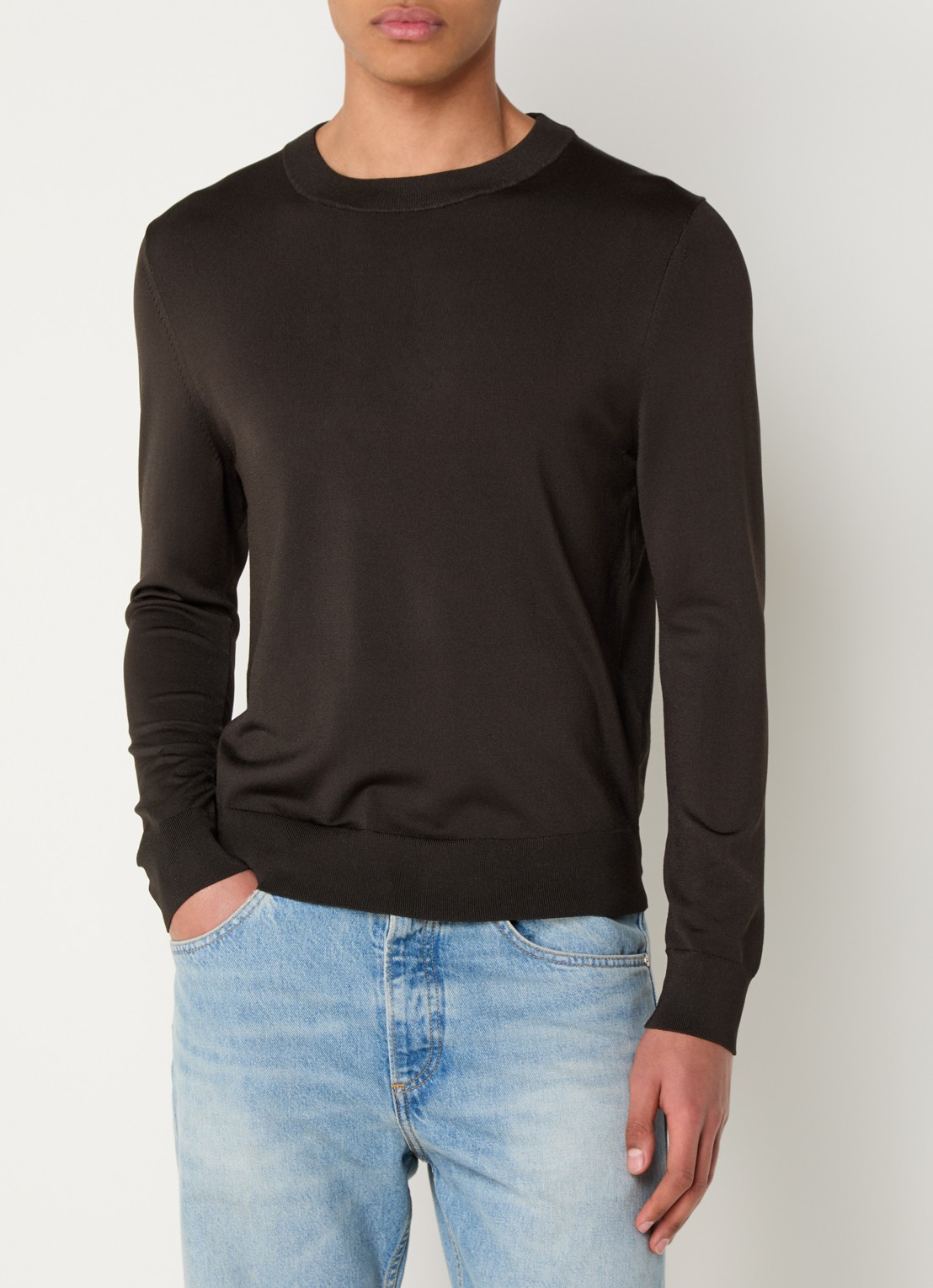 Sandro Fijngebreide pullover met ronde hals - detail dark kaki. / bruin