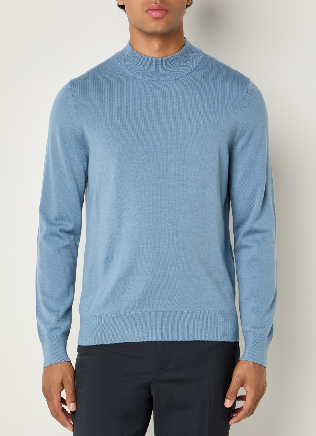Sandro Fijngebreide pullover van wol met opstaande kraag - detail 3 staalblauw