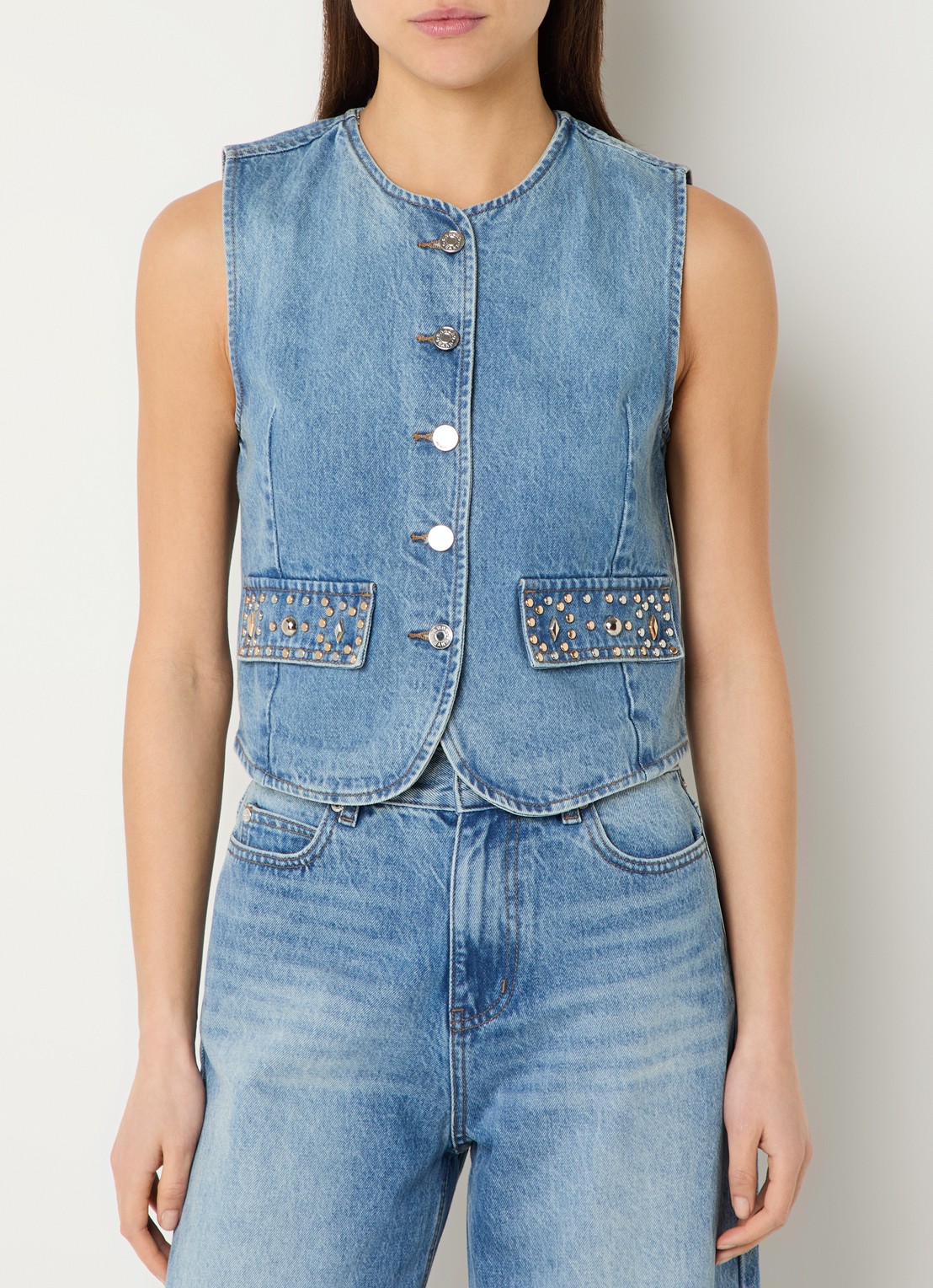 Sandro Gilet van denim met studs - detail indigo
